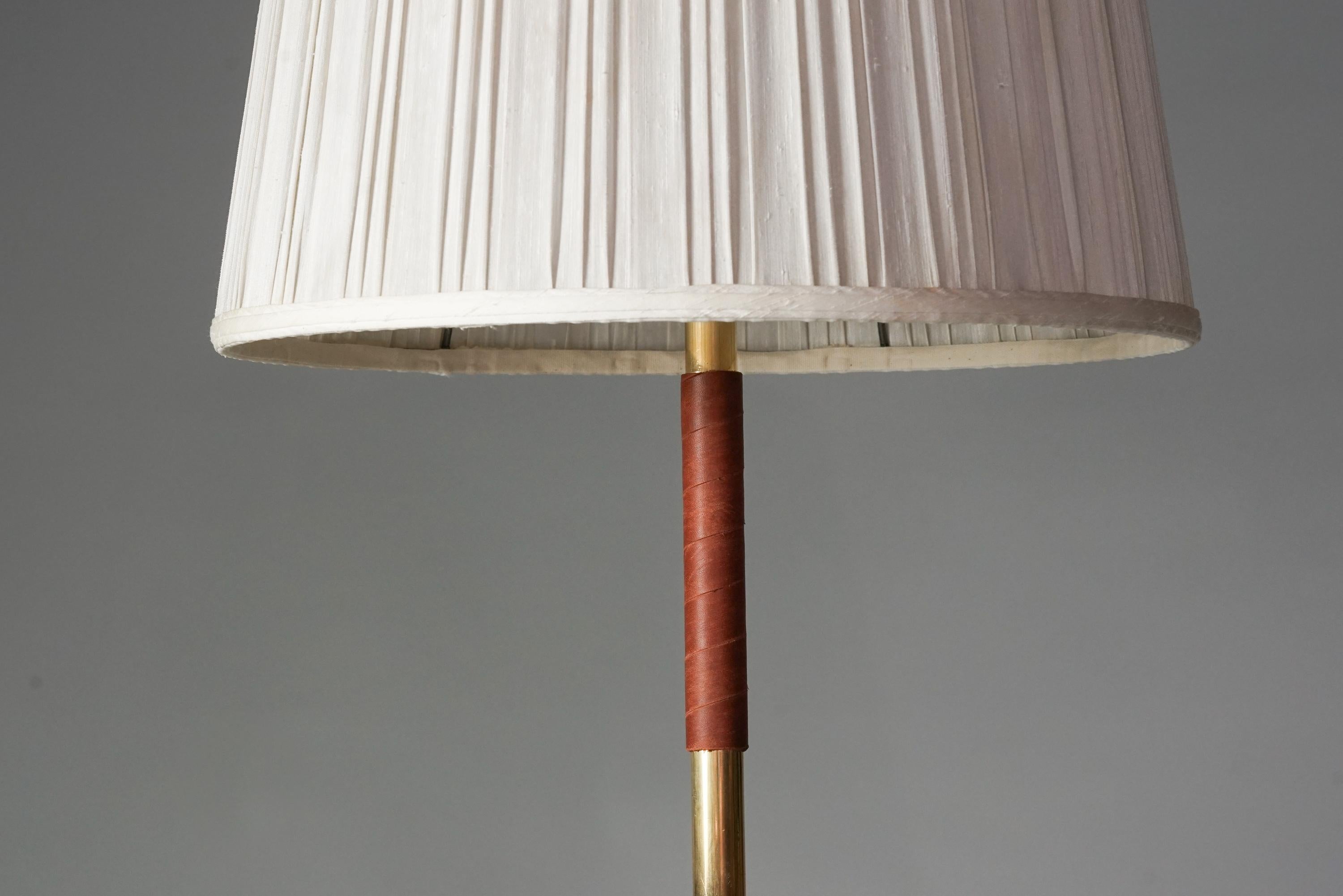 Mid-20th Century Scandinavian Modern Brass Floor Lamp, 1950s/1960s For Sale