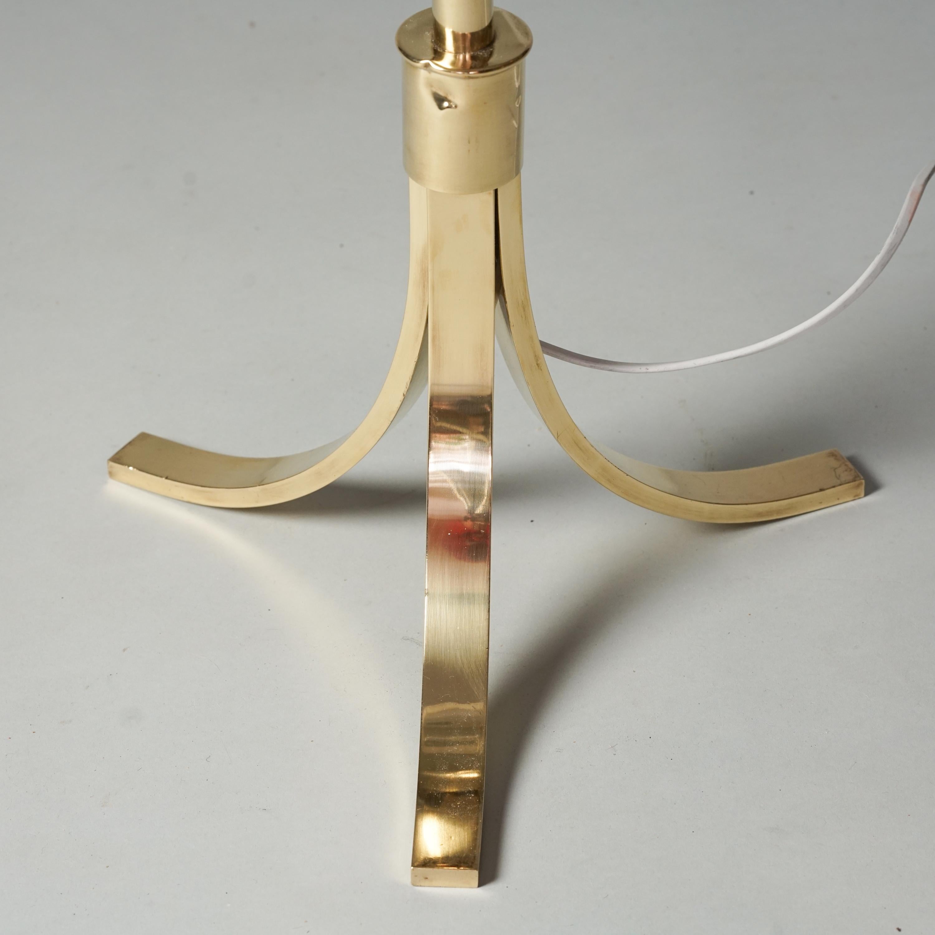 Scandinavian Modern Brass Floor Lamp, 1950s/1960s For Sale 1