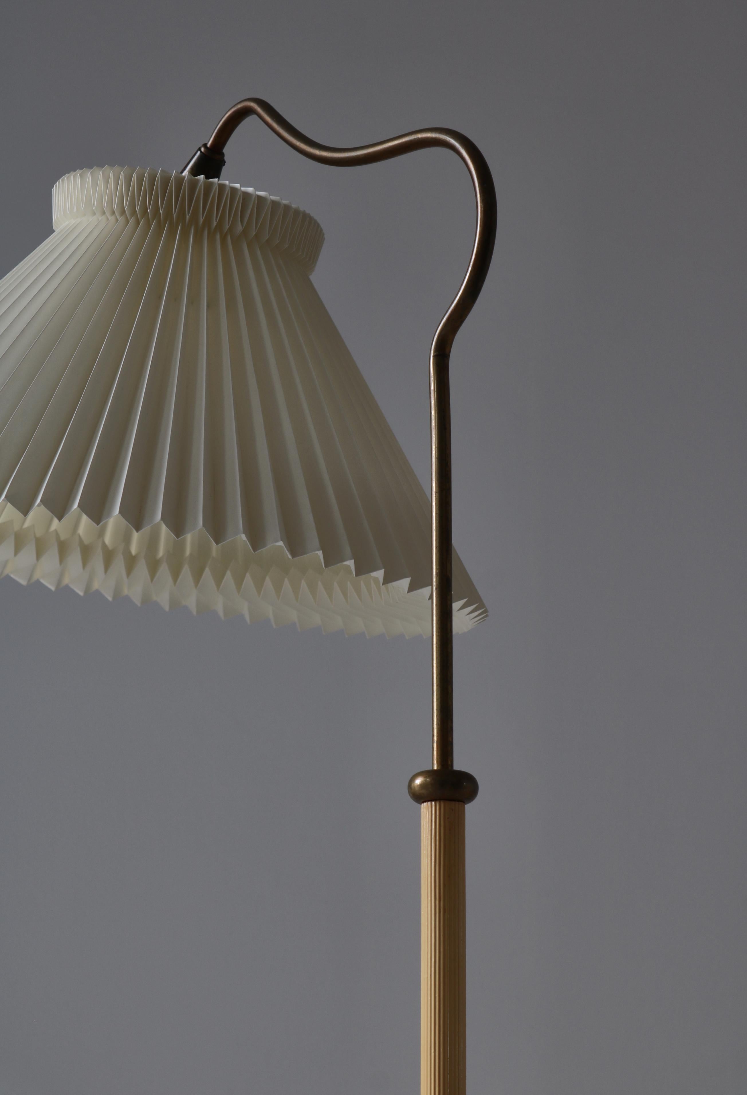Scandinavian Modern Brass Floor Lamp by LYFA, Denmark, Bent Karlby, 1940s In Good Condition For Sale In Odense, DK