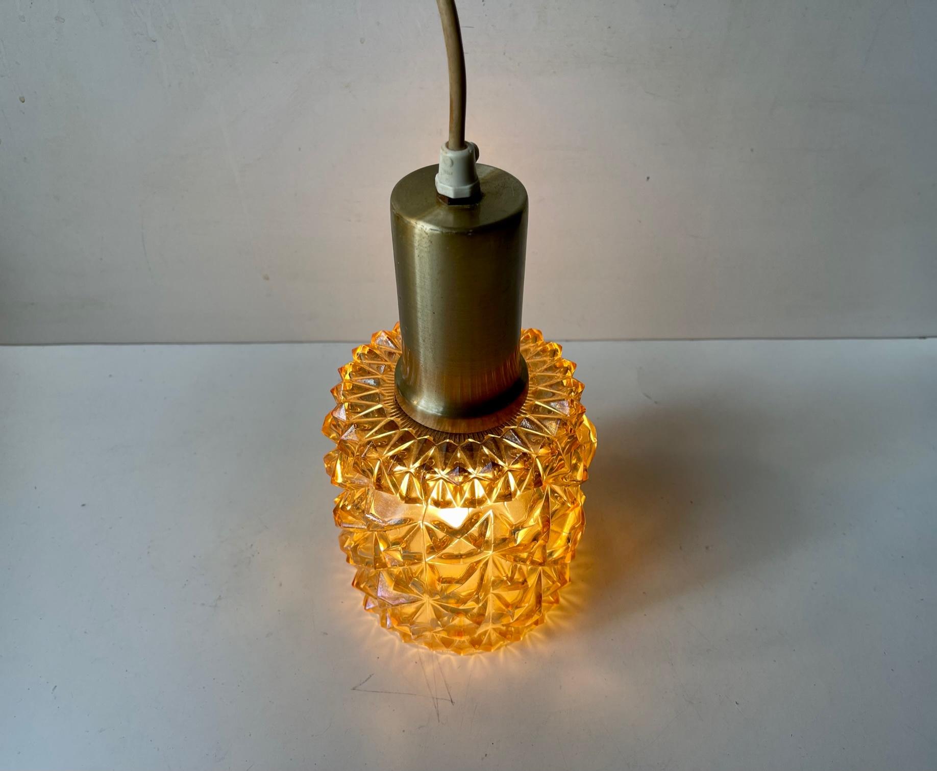 Mid-20th Century Scandinavian Modern Brass & Honey Glass Pendant Lamp, 1960s For Sale