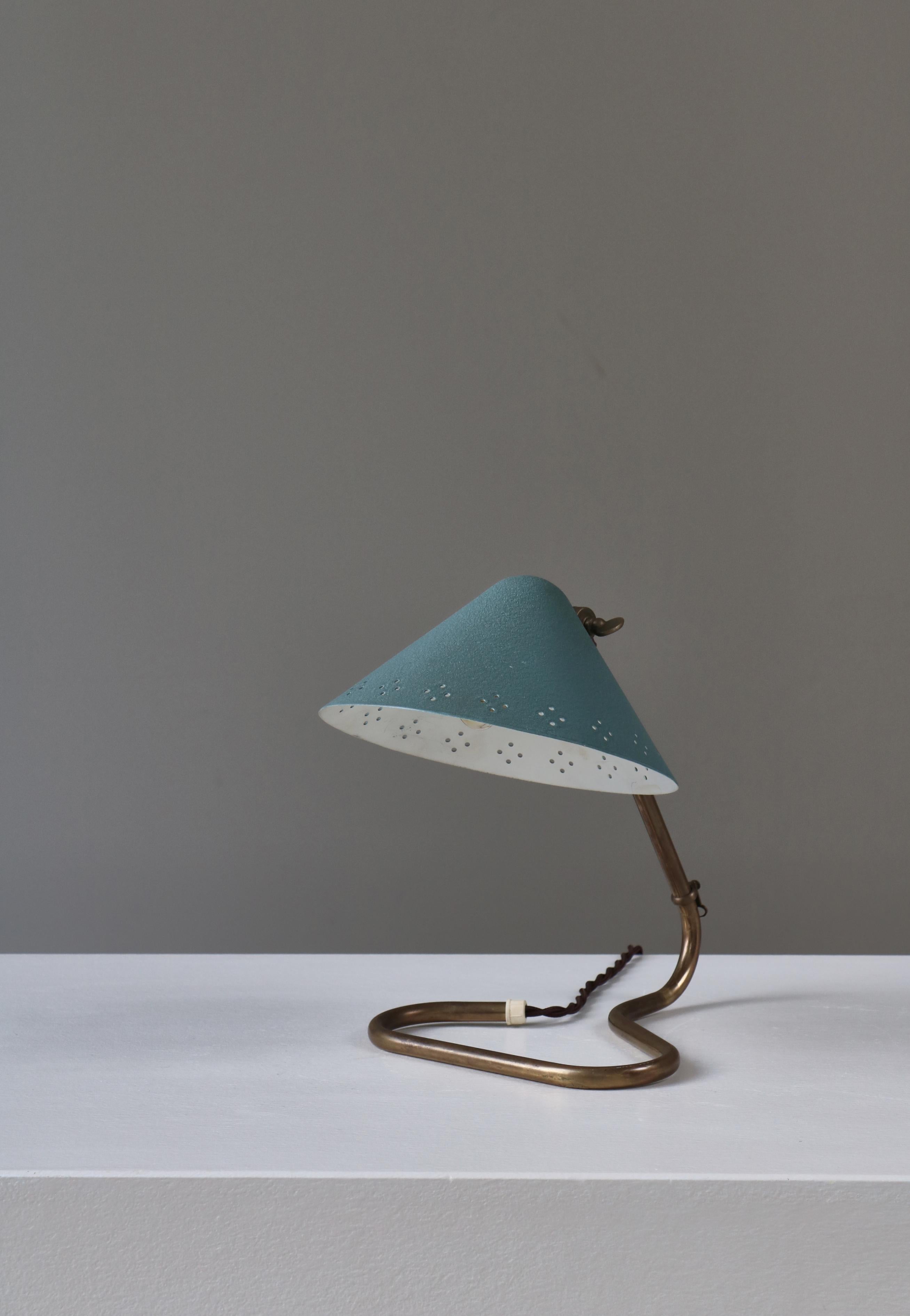 Scandinave moderne Lampe de table en laiton The Moderns par Erik Wärnå, Suède, années 1950