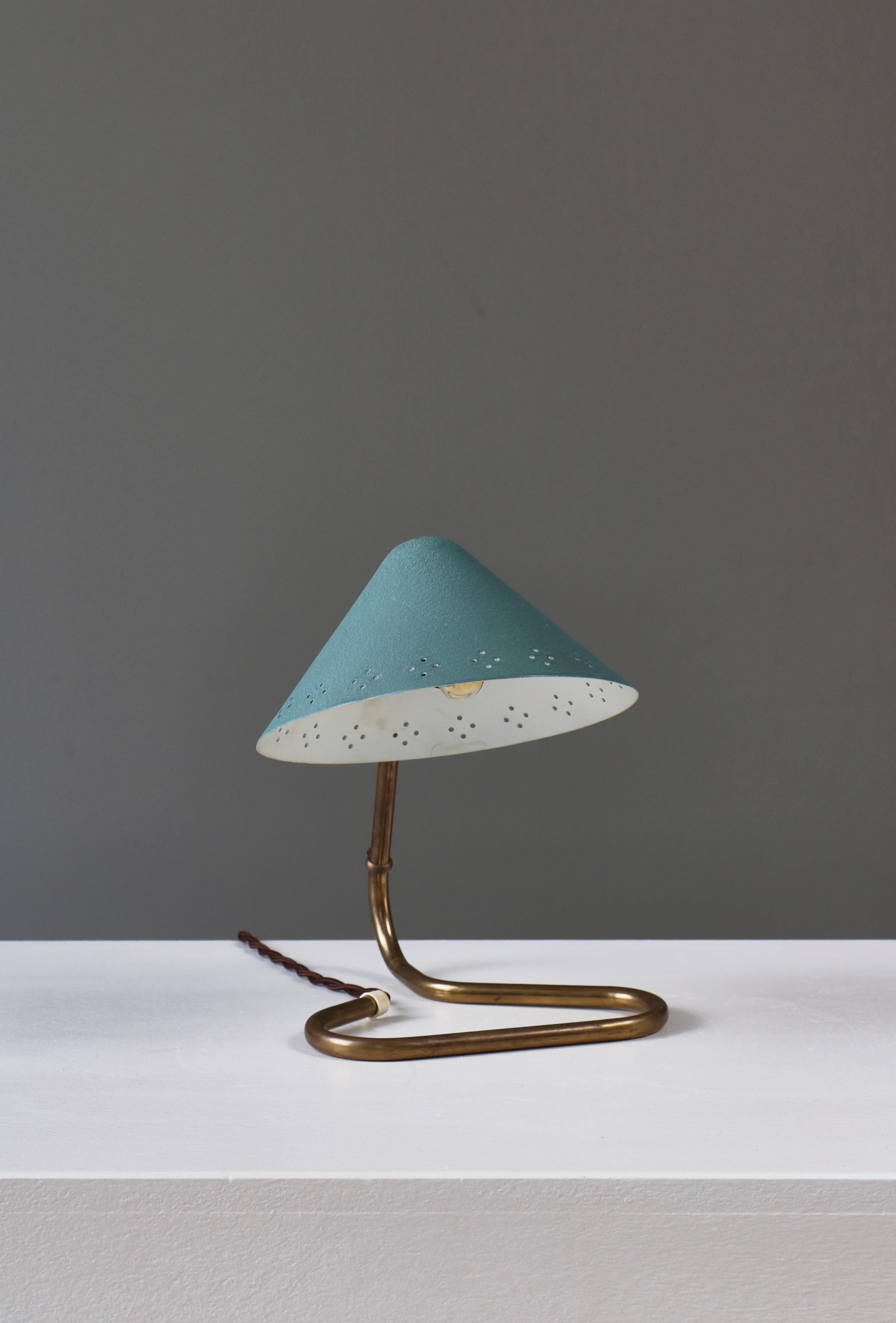 Lampe de table en laiton The Moderns par Erik Wärnå, Suède, années 1950 Bon état à Odense, DK