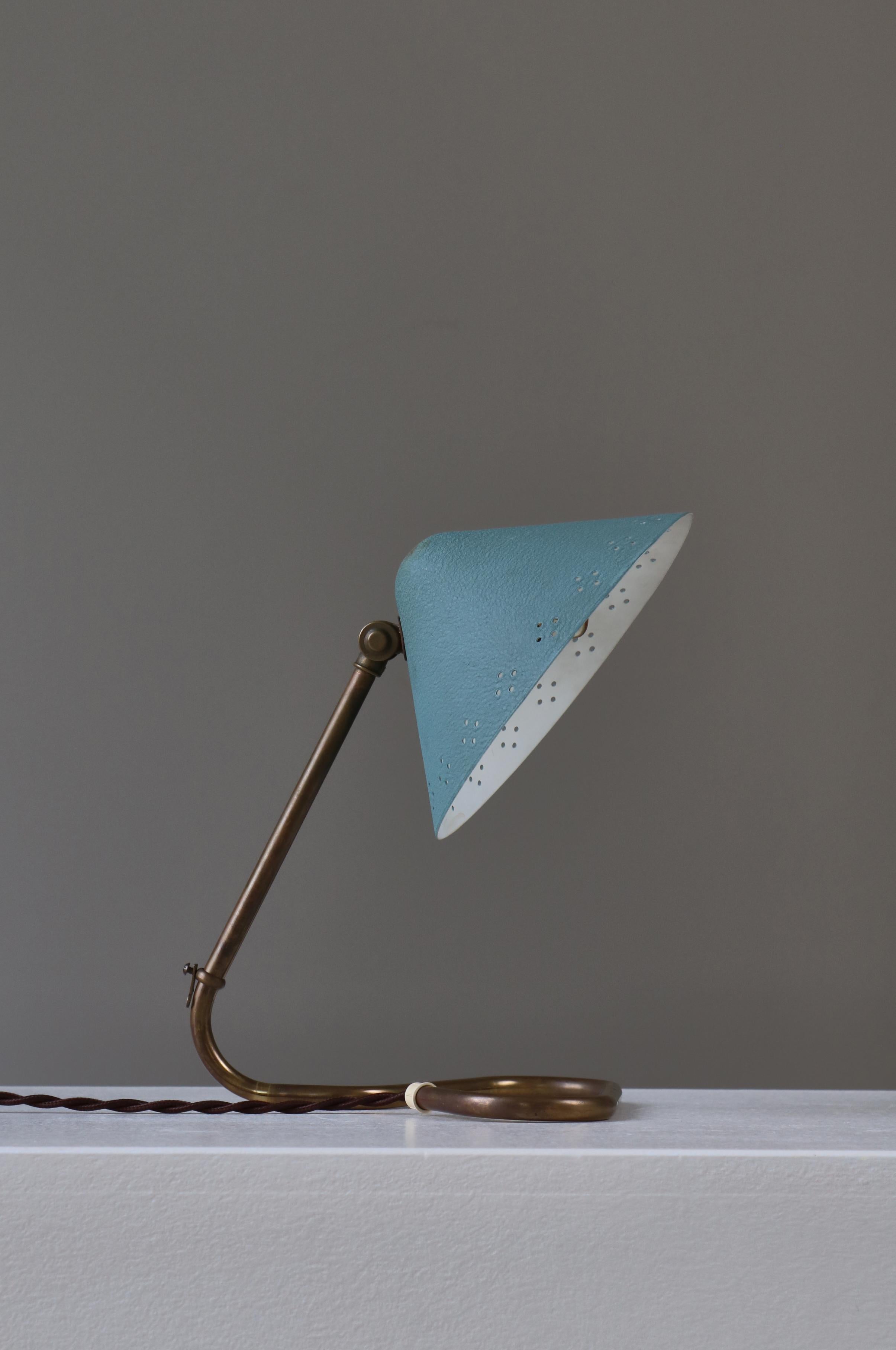 Milieu du XXe siècle Lampe de table en laiton The Moderns par Erik Wärnå, Suède, années 1950