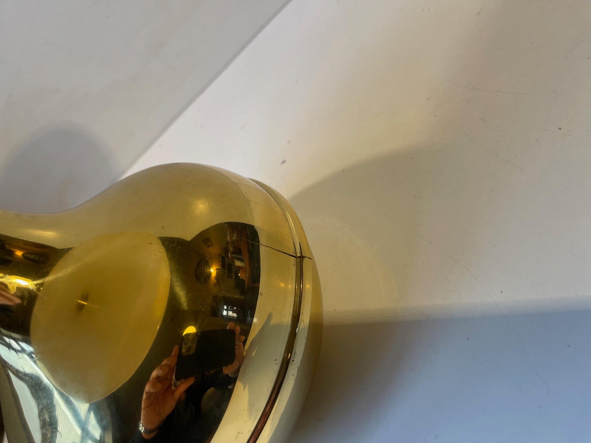 Lampe de bureau scandinave moderne en laiton avec abat-jour UFO en vente 2
