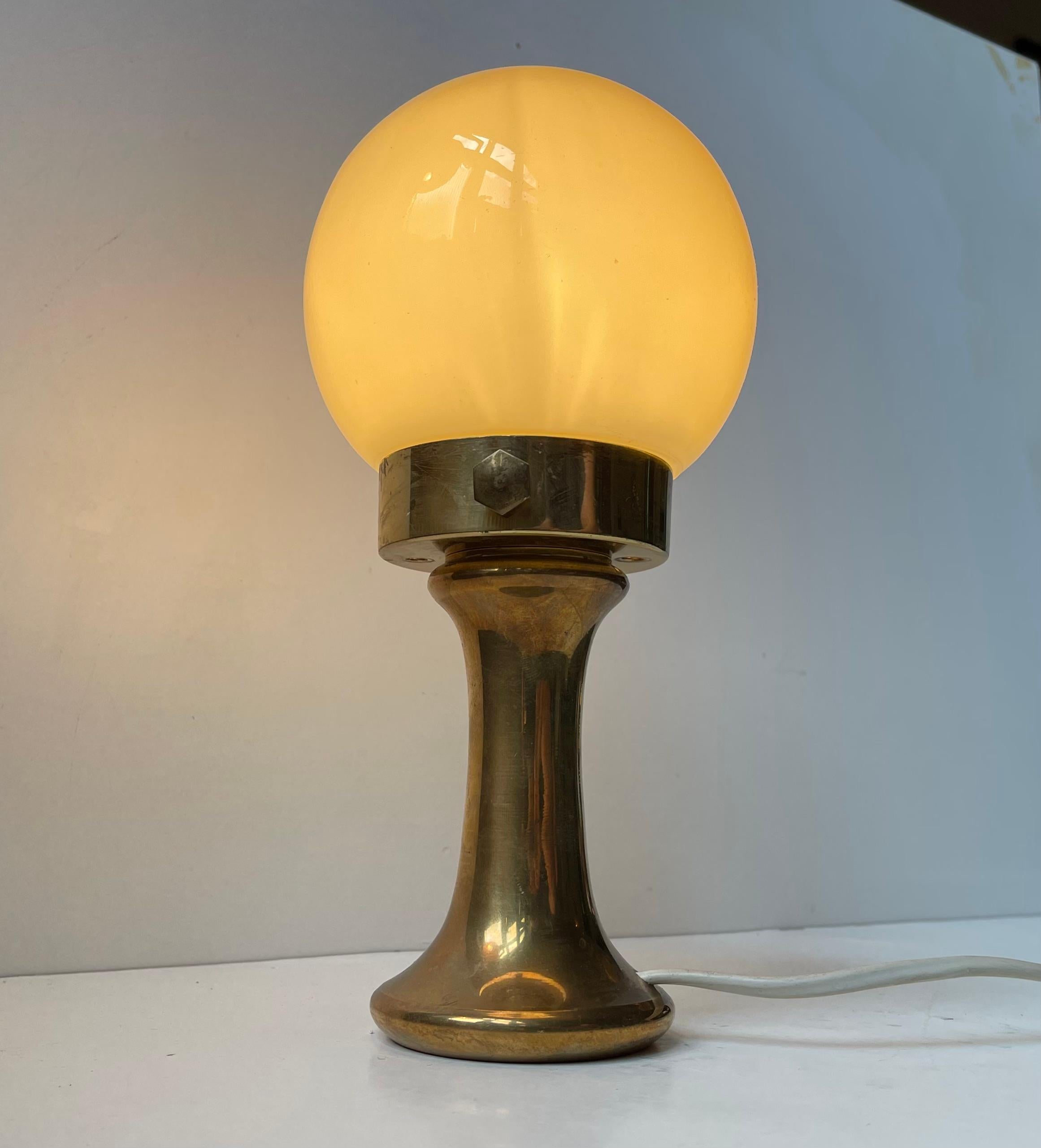 Scandinavian Modern Brass Table Lamp with Yellow Opaline Glass Shade In Good Condition For Sale In Esbjerg, DK