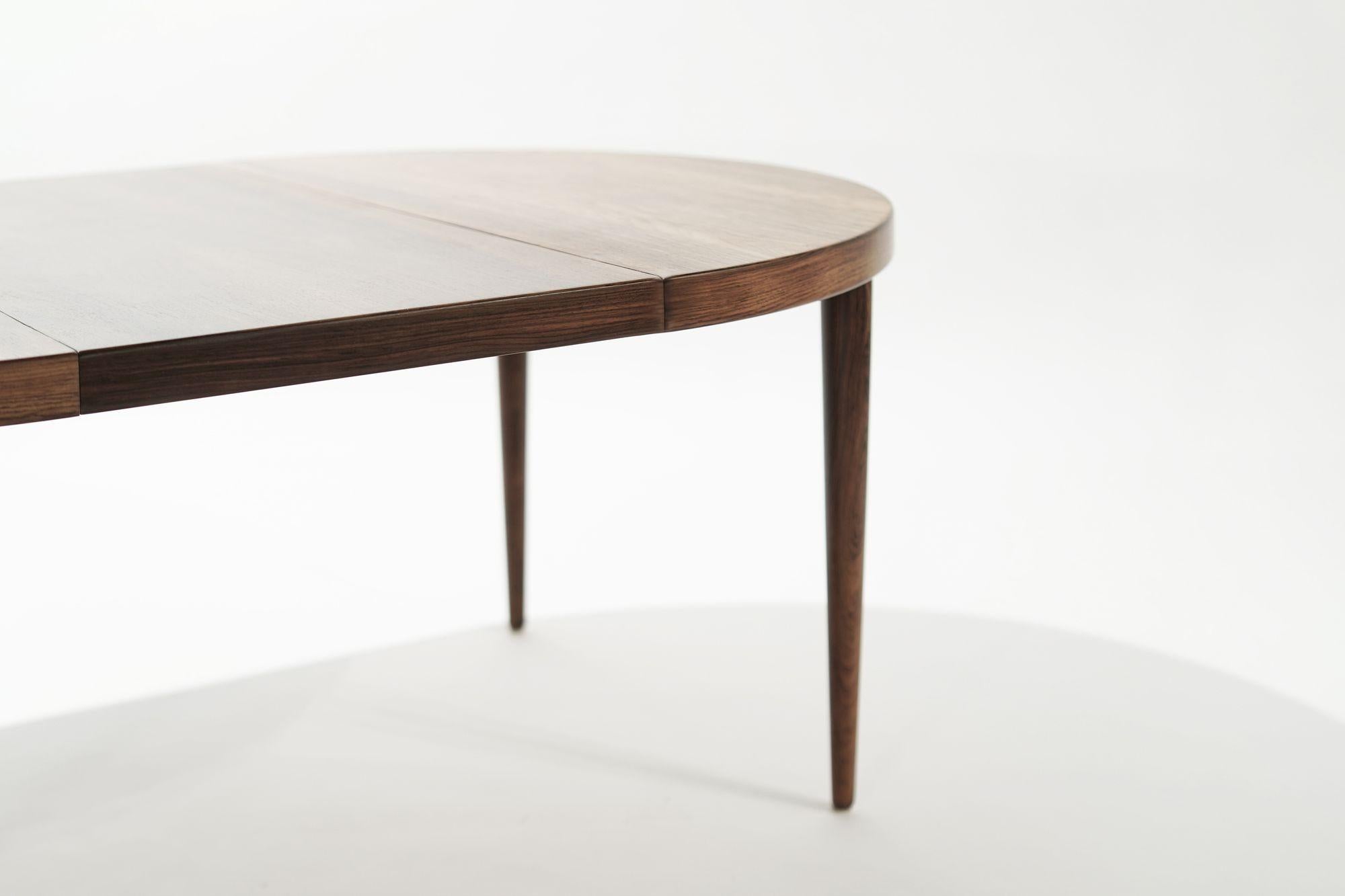 Table de petit déjeuner scandinave moderne en bois de rose par Harry stergaard, années 1960 en vente 2