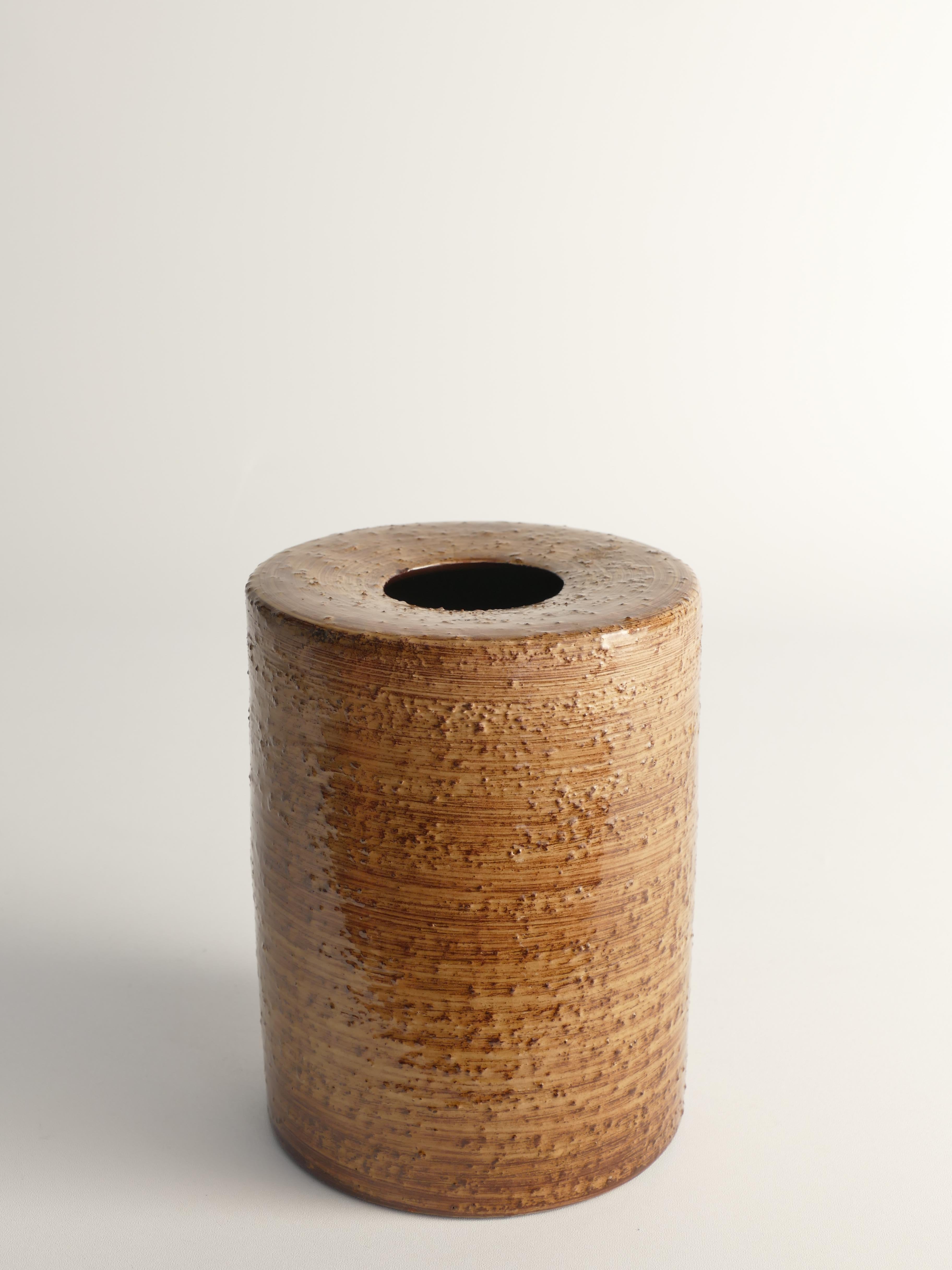 Svedese Vaso cilindrico marrone moderno scandinavo, Jerk Werkmäster, Nittsjö Svezia 1960 in vendita