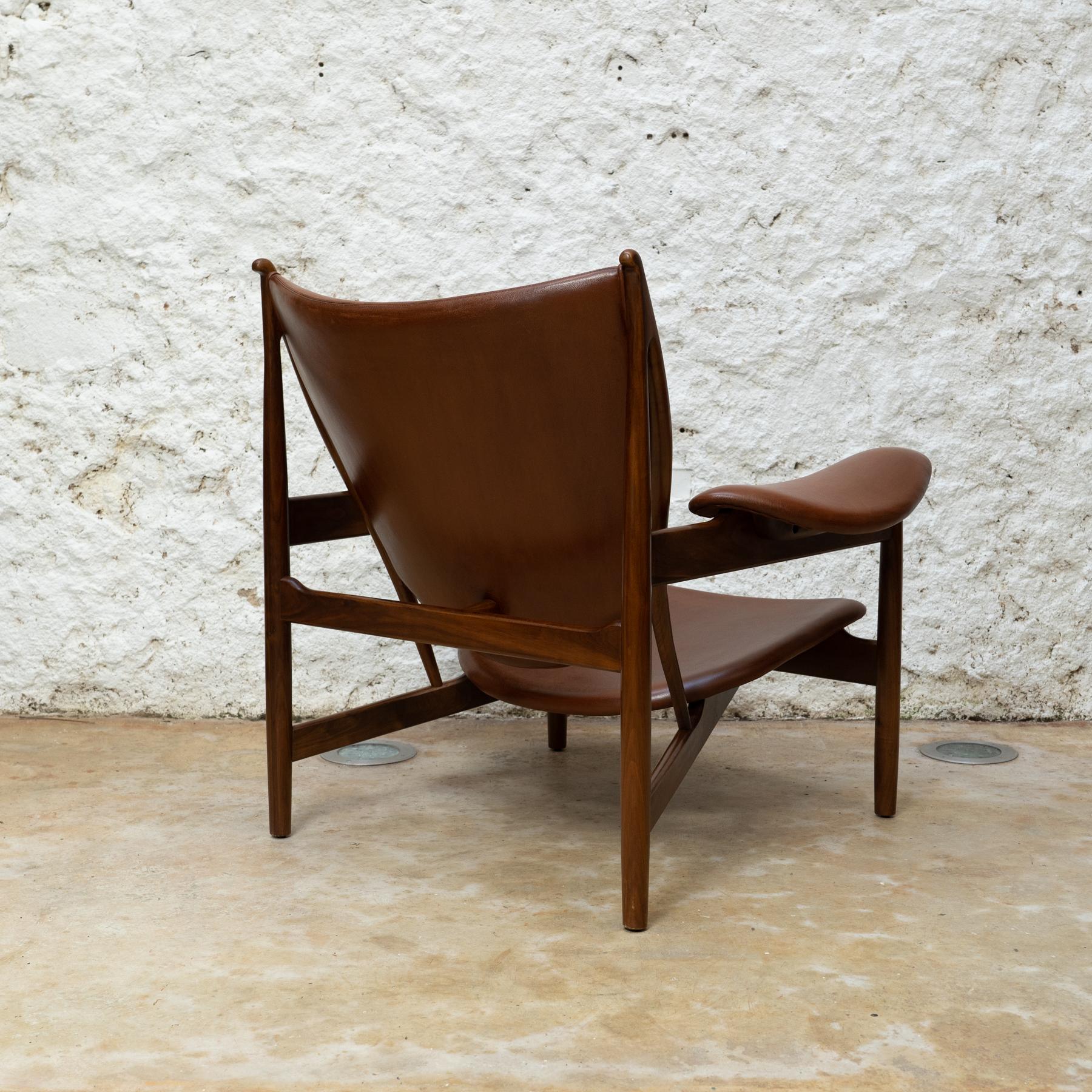 Scandinavian Modern Brown Leather Wood Armchair For Sale 1