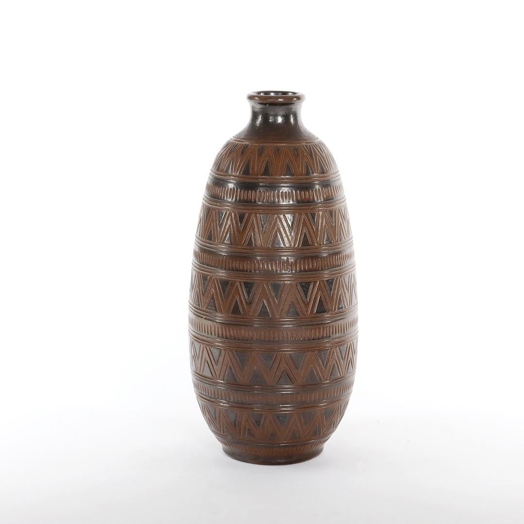 A large and magnificent Scandinavian modern brown salt-glazed stoneware vase by Arthur Andersson with horizontal patterns of zig zags and striations relief decor. Inside glazed. Inside glazed. The vase is inscribed with 