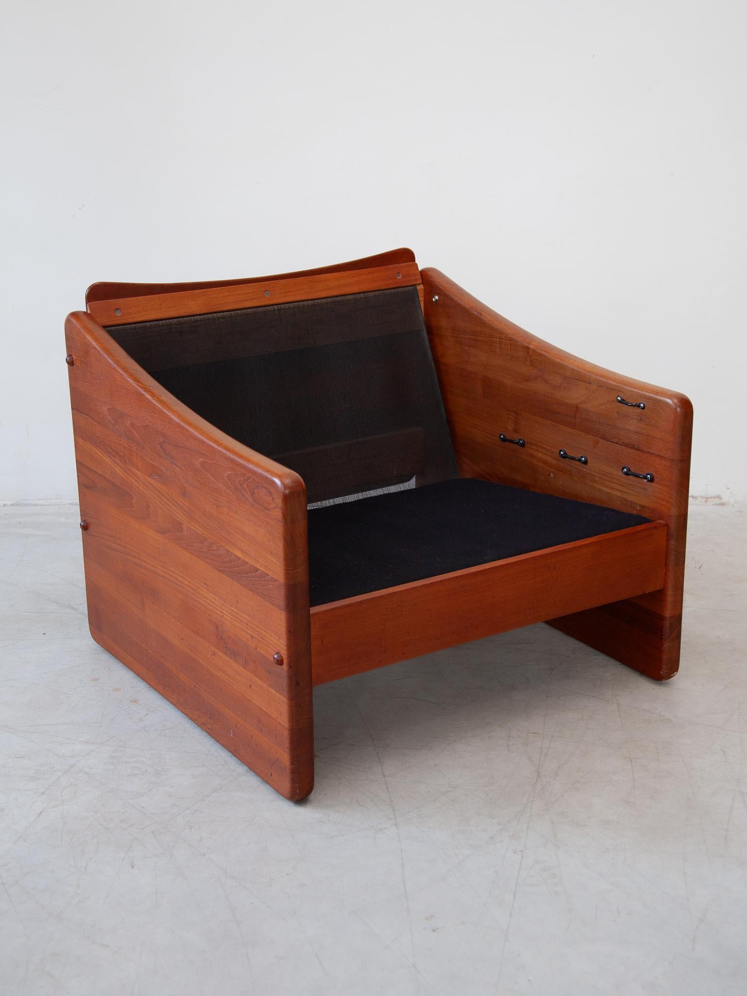 A. Mikael Laursen & Søn, Modern Brutalist Solid Teak Set of Two Lounge Chairs (Ensemble de deux chaises longues en teck massif) en vente 3