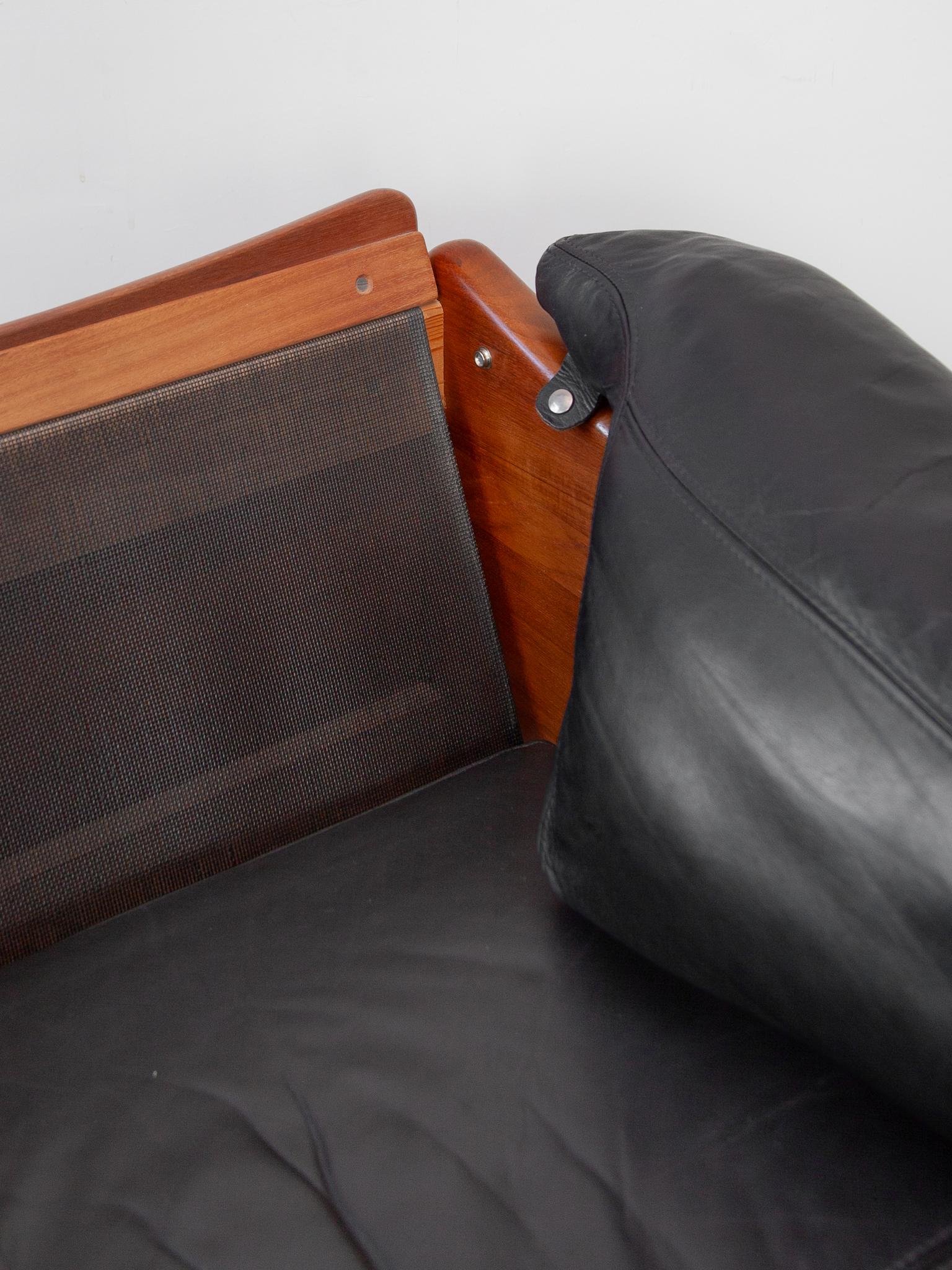 A. Mikael Laursen & Søn, Modern Brutalist Solid Teak Set of Two Lounge Chairs (Ensemble de deux chaises longues en teck massif) en vente 5