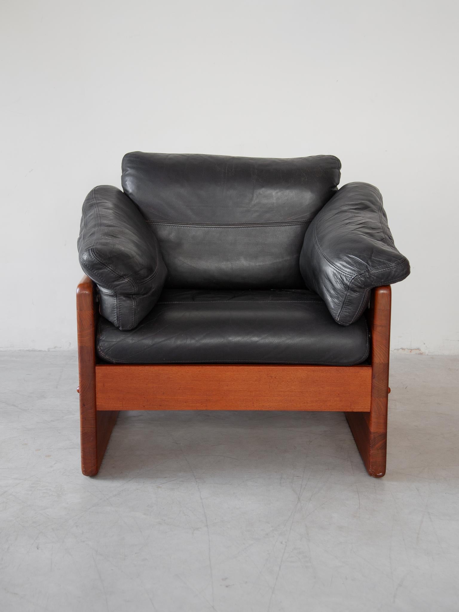 Danois A. Mikael Laursen & Søn, Modern Brutalist Solid Teak Set of Two Lounge Chairs (Ensemble de deux chaises longues en teck massif) en vente