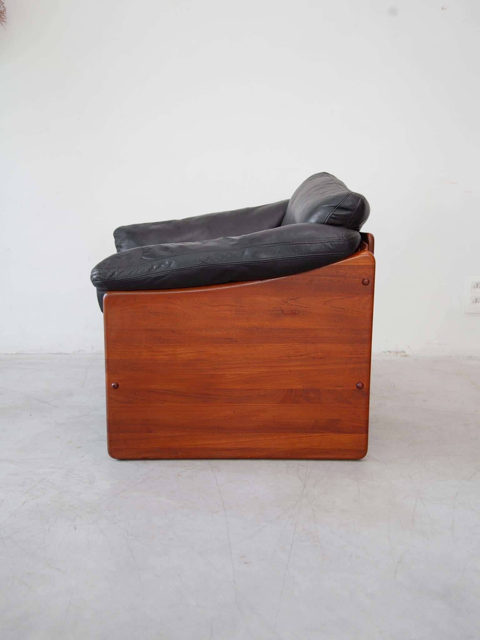 Cuir A. Mikael Laursen & Søn, Modern Brutalist Solid Teak Set of Two Lounge Chairs (Ensemble de deux chaises longues en teck massif) en vente