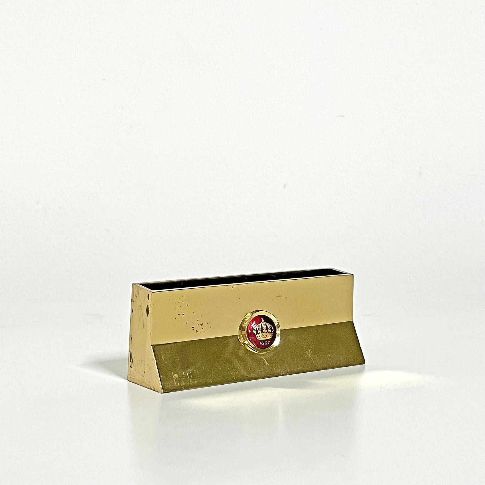 Rare, Scandinavian Modern business card holder by Pierre Forsell for Skultuna.
Signed with makers mark.
Wear and patina consistent with age and use. Scratches, rust, as seen on the pictures. 