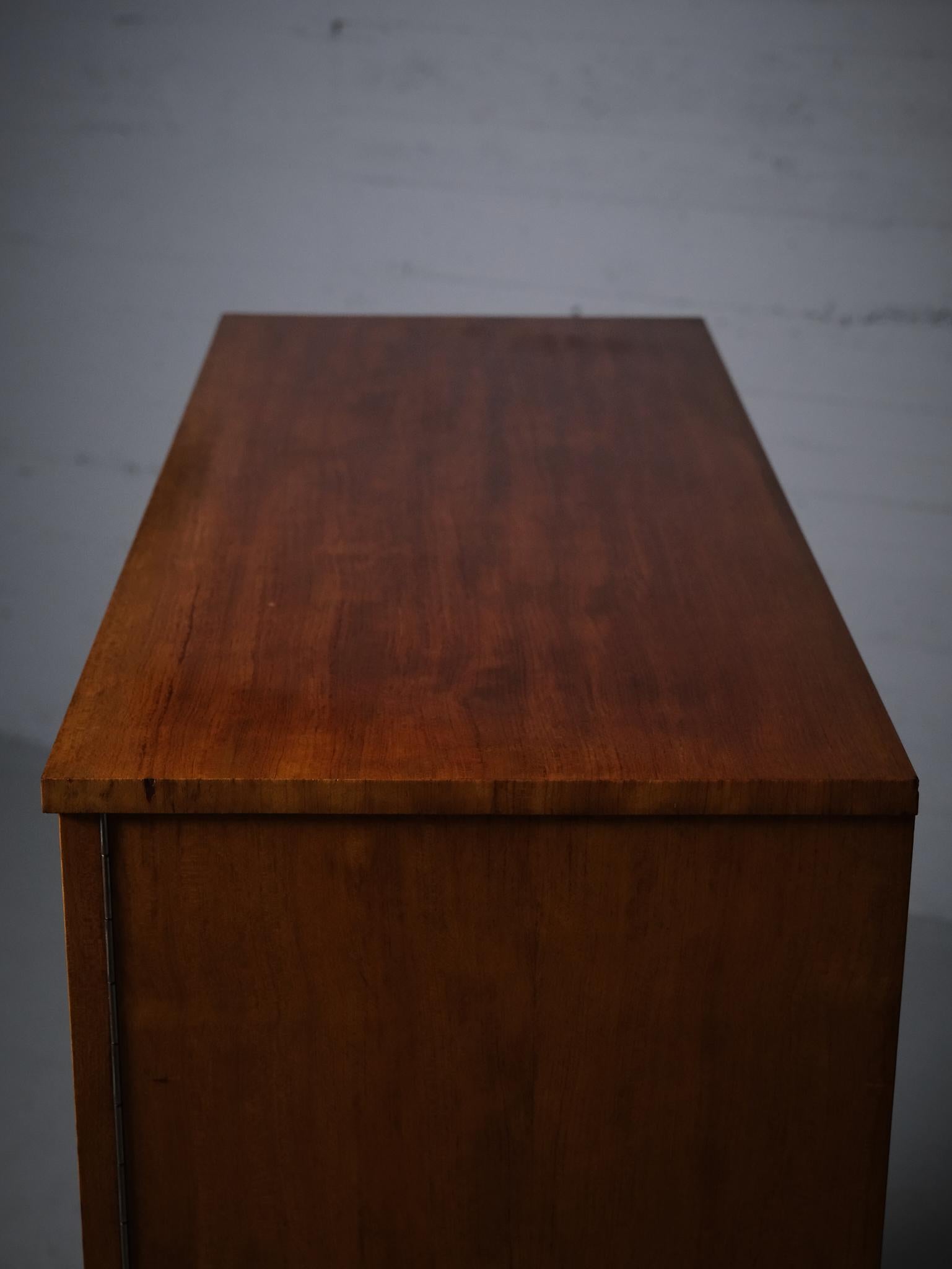 Scandinavian modern cabinet by Möbelbolaget Tranås, Sweden, 1940s For Sale 3