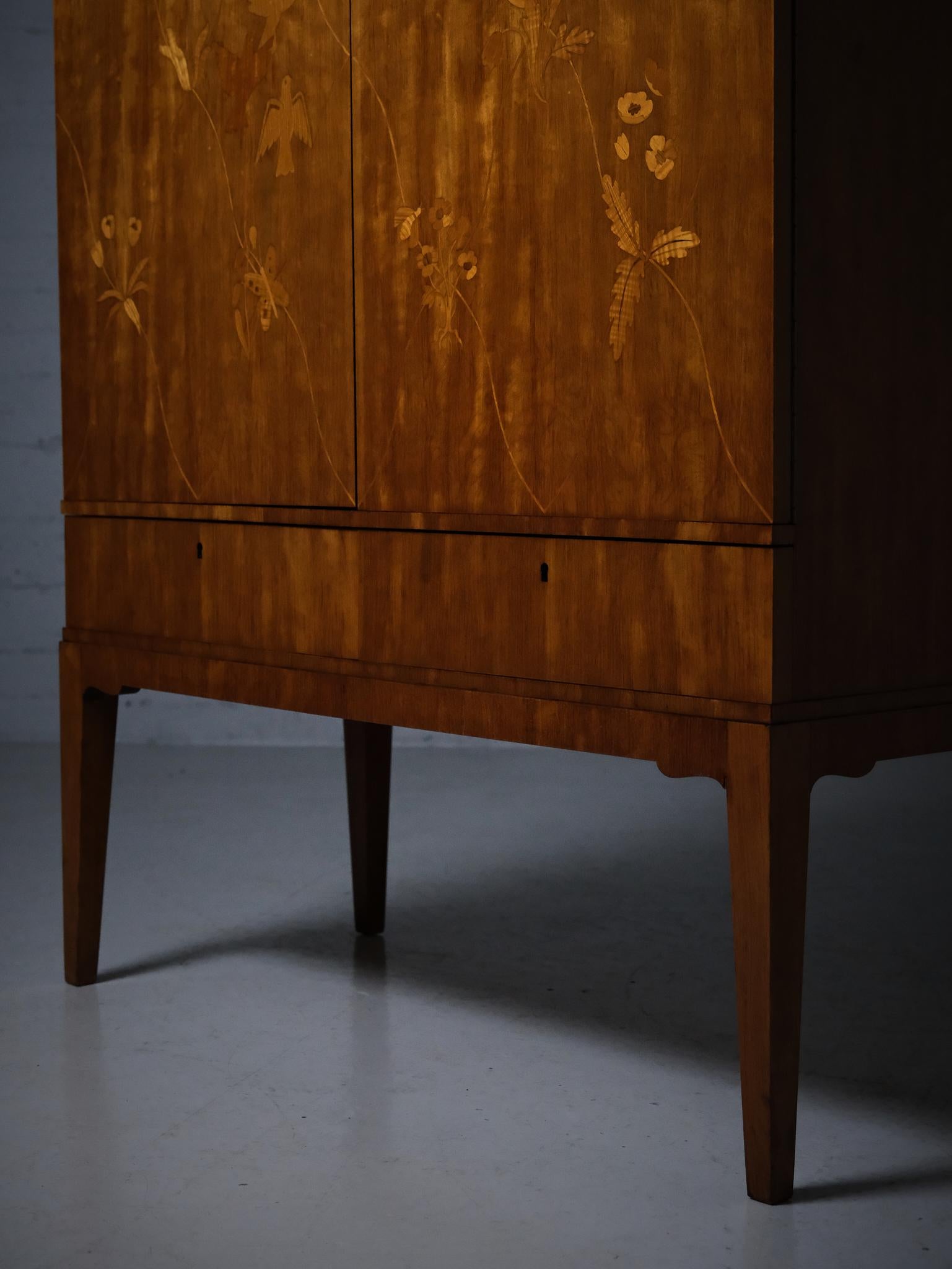 Scandinavian modern cabinet by Möbelbolaget Tranås, Sweden, 1940s For Sale 4
