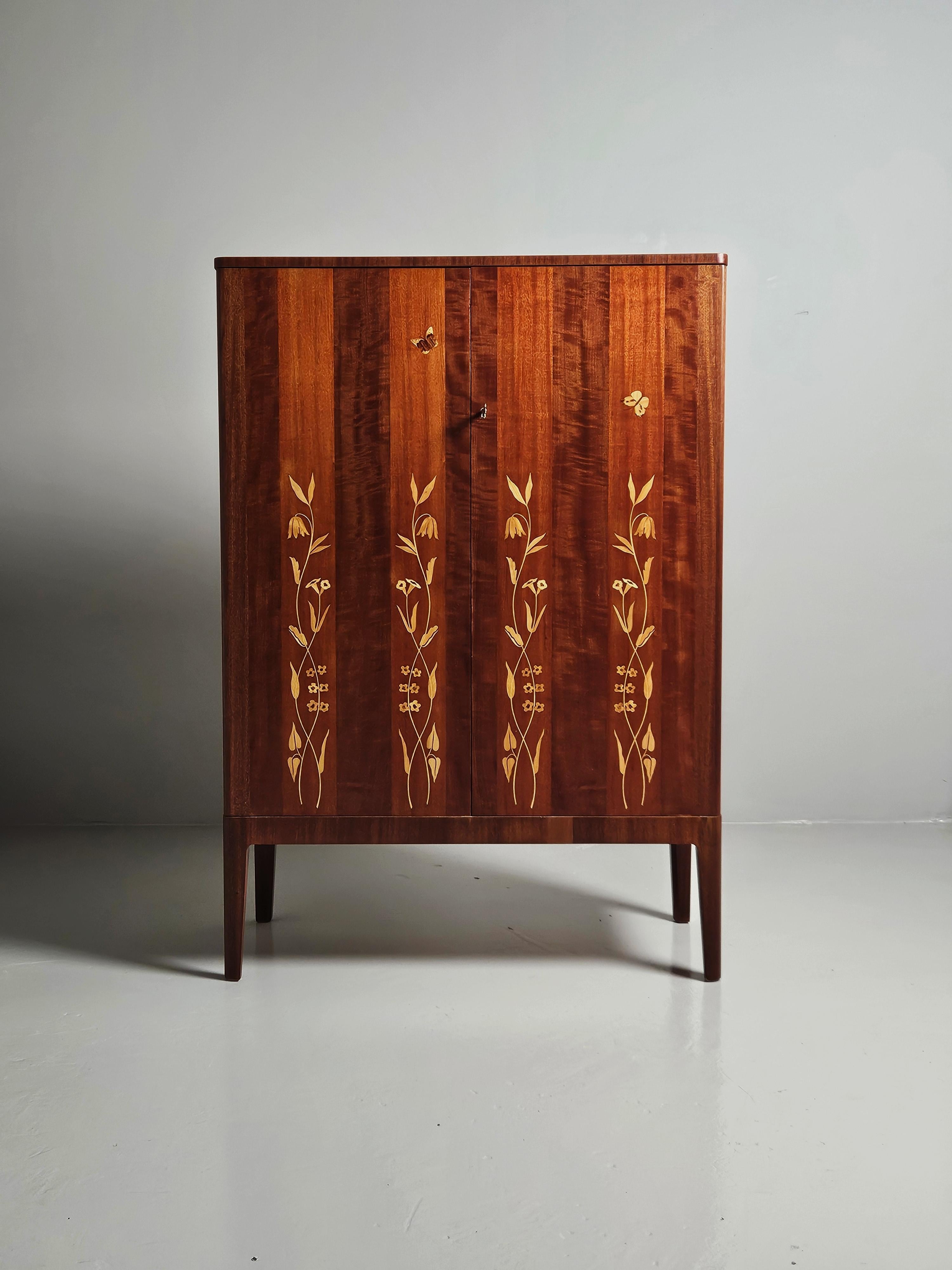 Rare cabinet produced by Möbelbolaget Tranås, Sweden, during the 1940s. 

Made in mahogany with a beautiful floral inlay. 