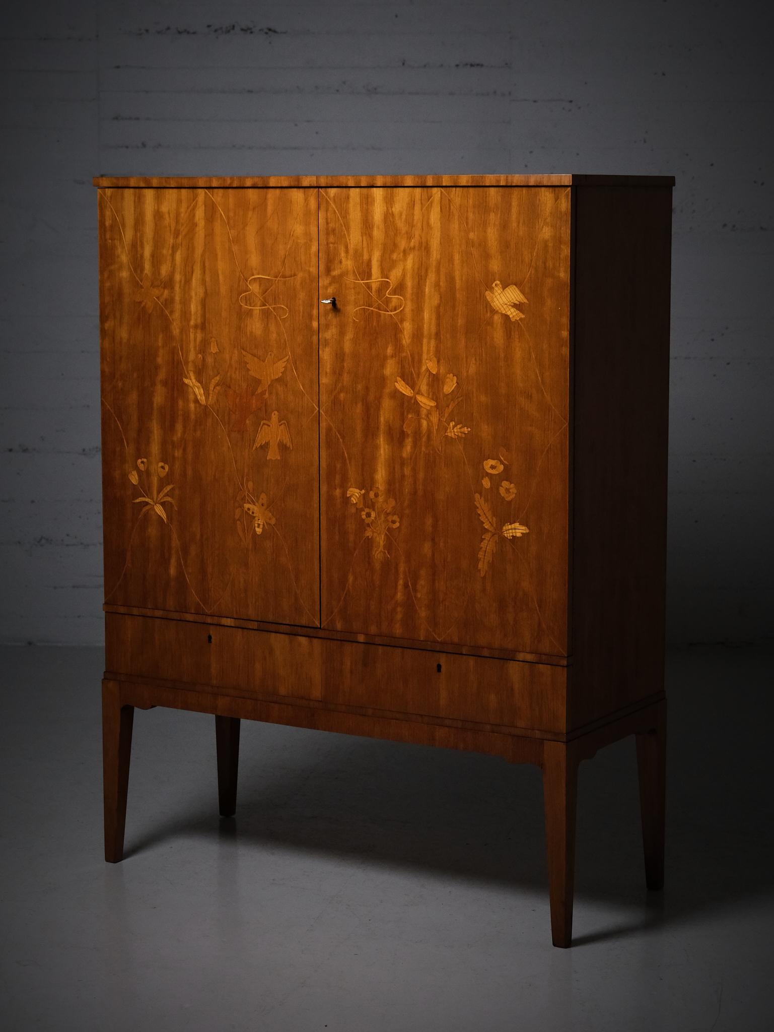 Scandinavian Modern Scandinavian modern cabinet by Möbelbolaget Tranås, Sweden, 1940s For Sale