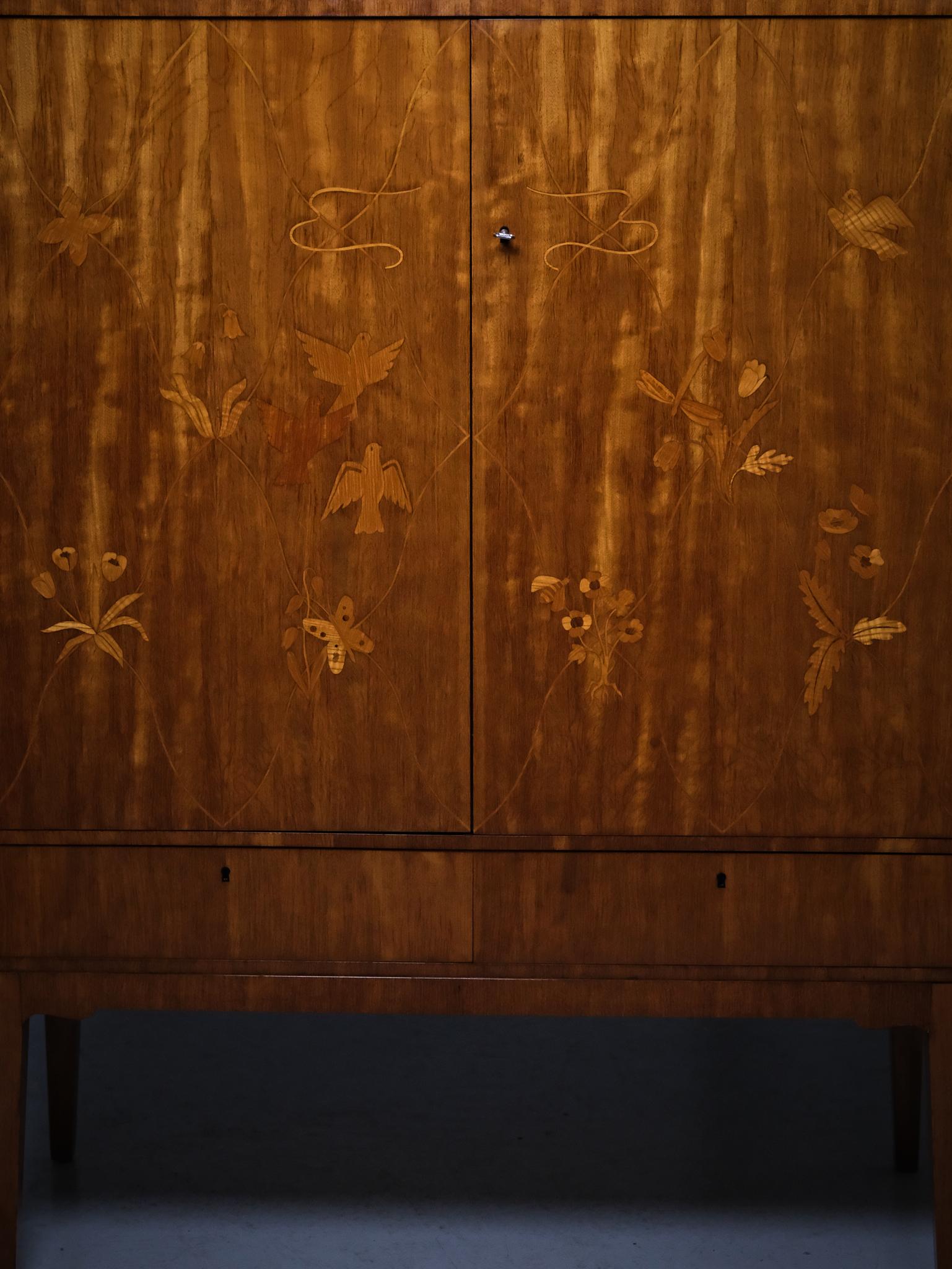 Scandinavian modern cabinet by Möbelbolaget Tranås, Sweden, 1940s In Good Condition For Sale In Eskilstuna, SE