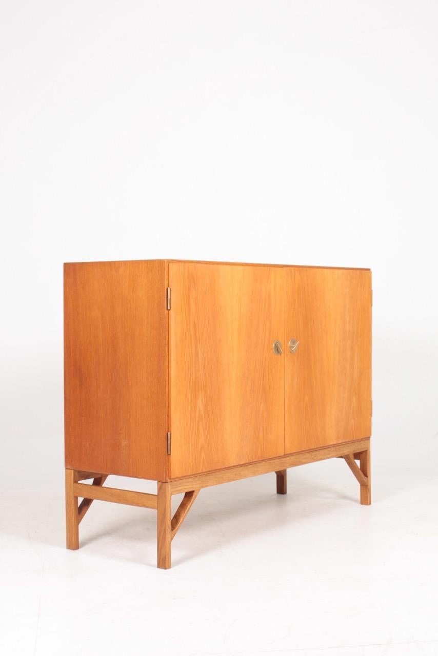 Scandinavian Modern Cabinet in Oak by Børge Mogensen, 1960s In Good Condition In Lejre, DK