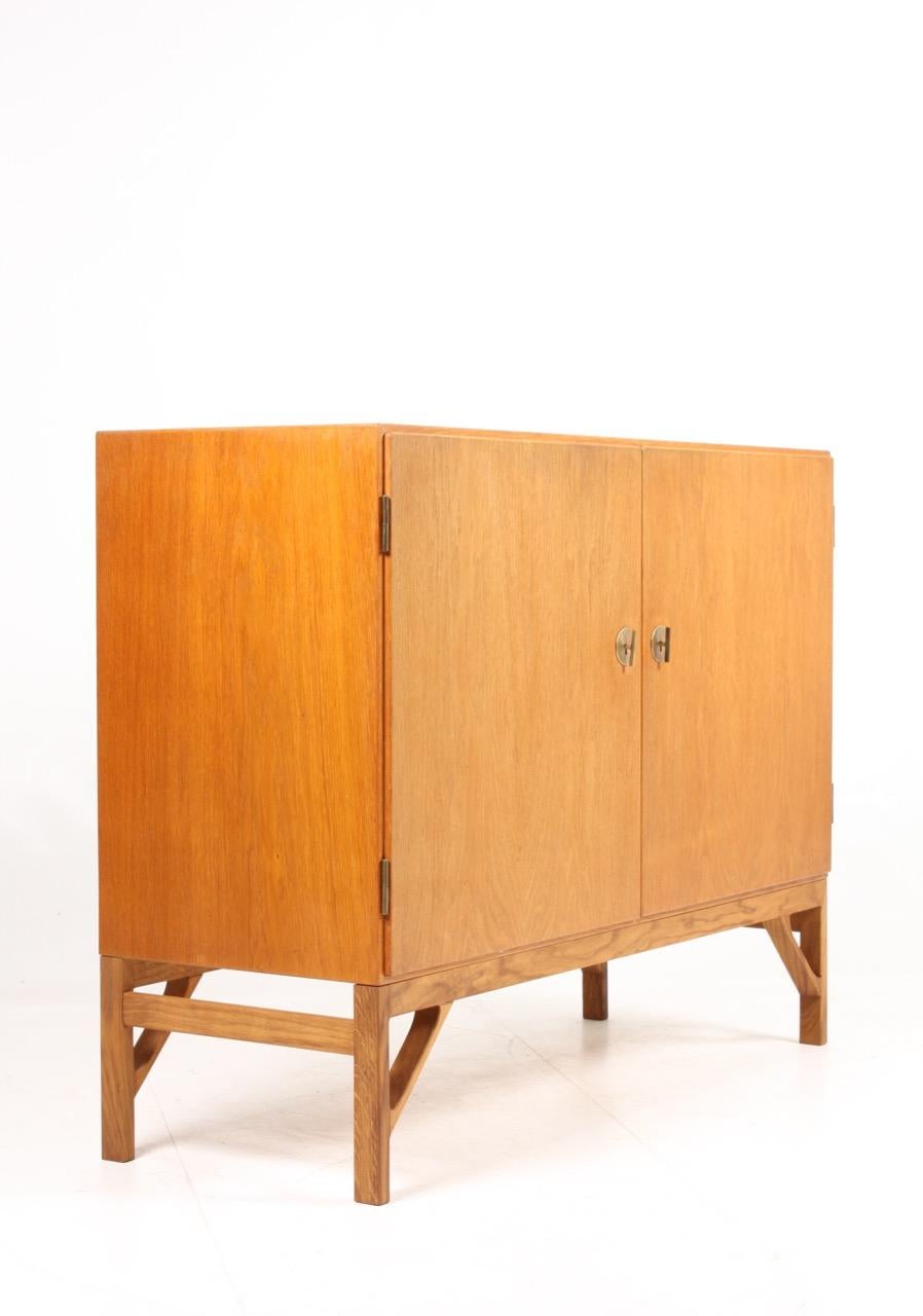 Mid-20th Century Scandinavian Modern Cabinet in Oak by Børge Mogensen, 1960s