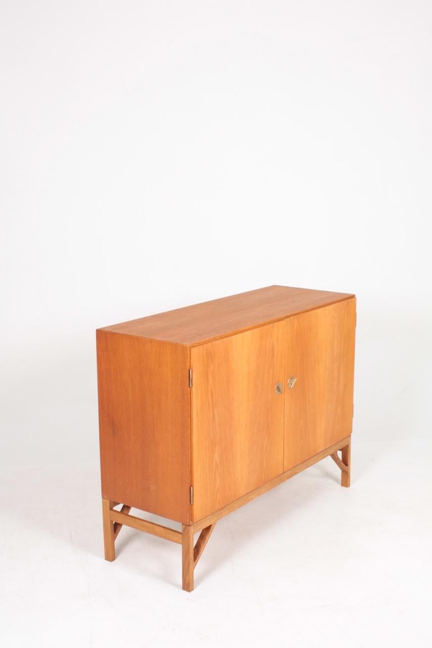 Mid-20th Century Scandinavian Modern Cabinet in Oak by Børge Mogensen, 1960s