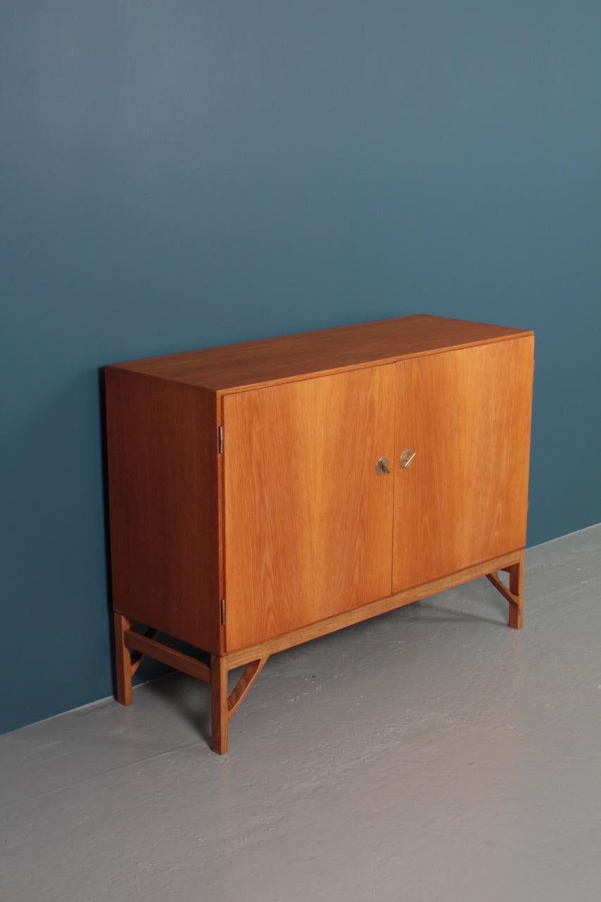 Scandinavian Modern Cabinet in Oak by Børge Mogensen, 1960s 2