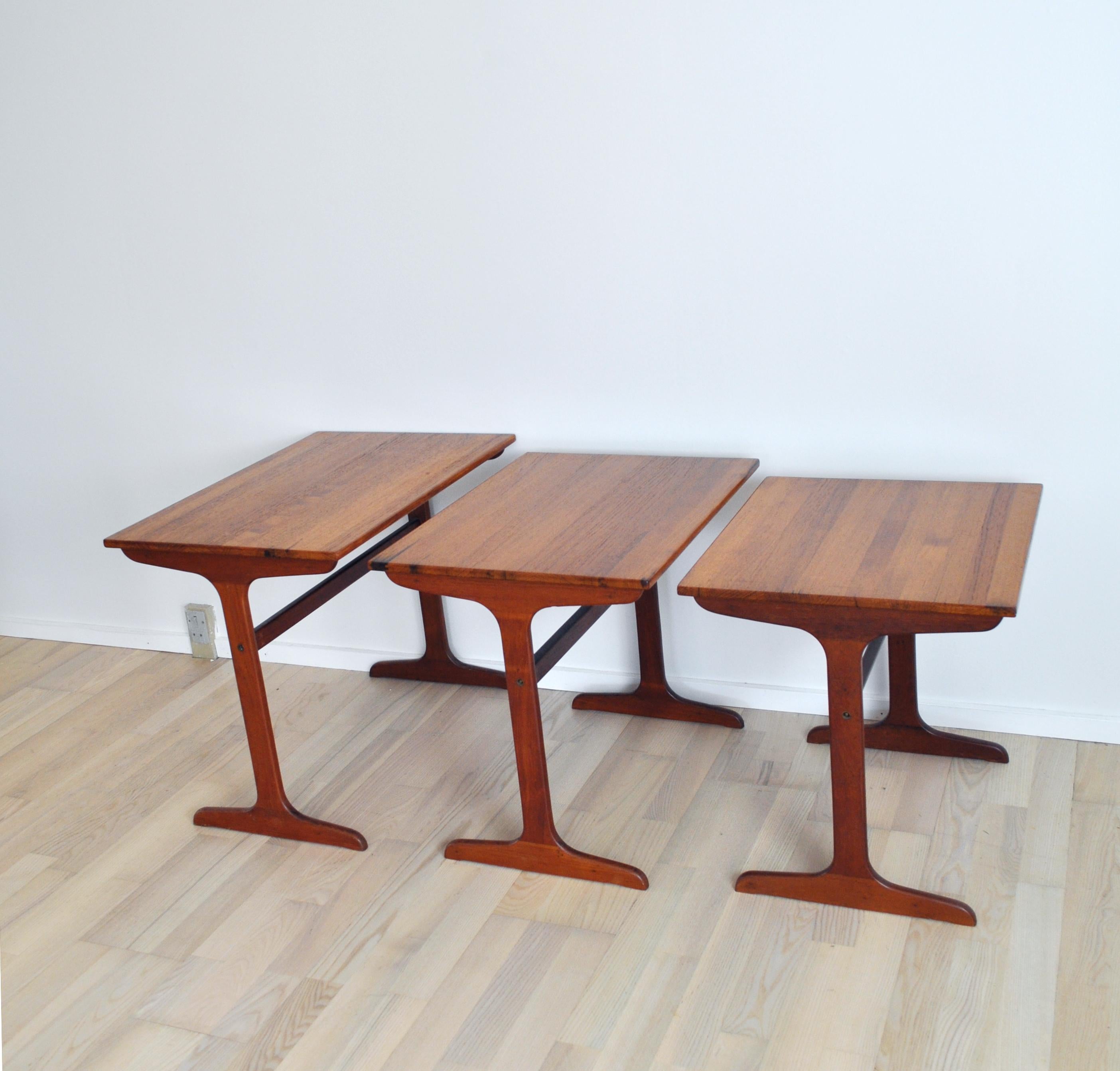 Scandinavian Modern Cabinetmaker Nesting Tables in Solid Teak, Denmark, 1960s For Sale 1