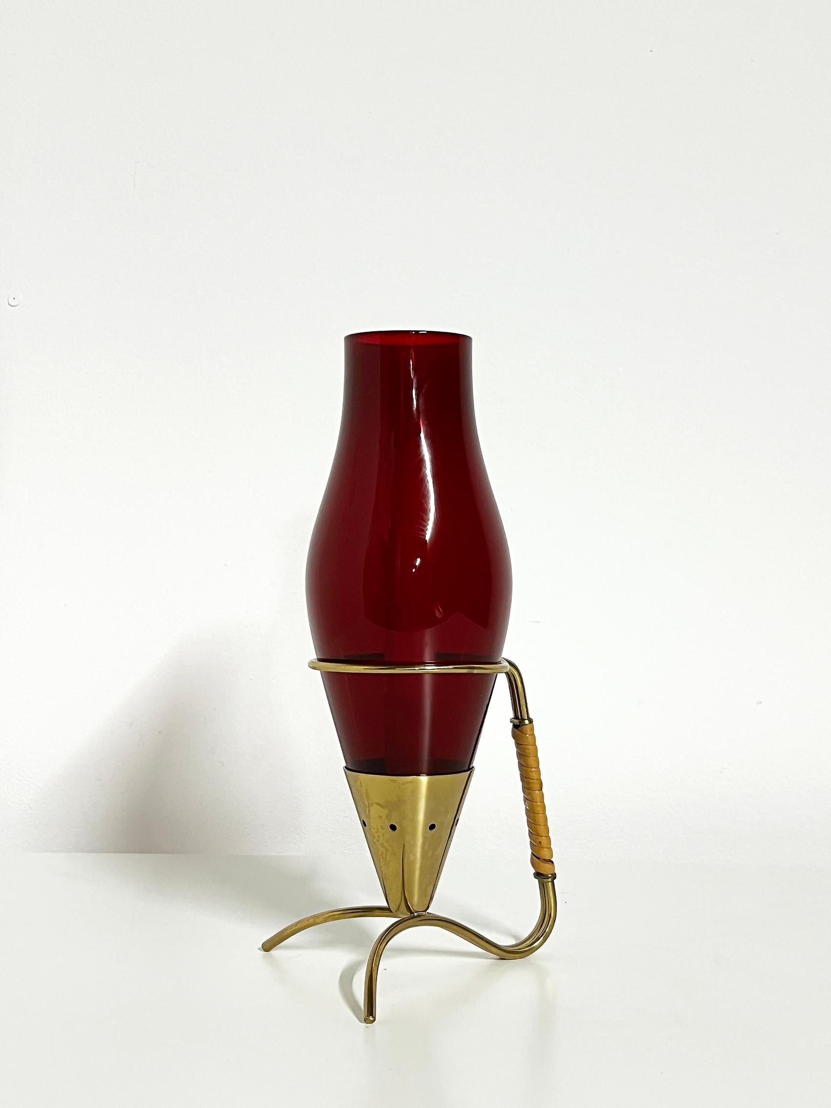 Portacandele The Modern Scandinavian, Gunnar Ander per Ystad-Metall, 1950 ca. Ottone e rattan. 
Buone condizioni vintage, usura e patina coerenti con l'età e l'uso.