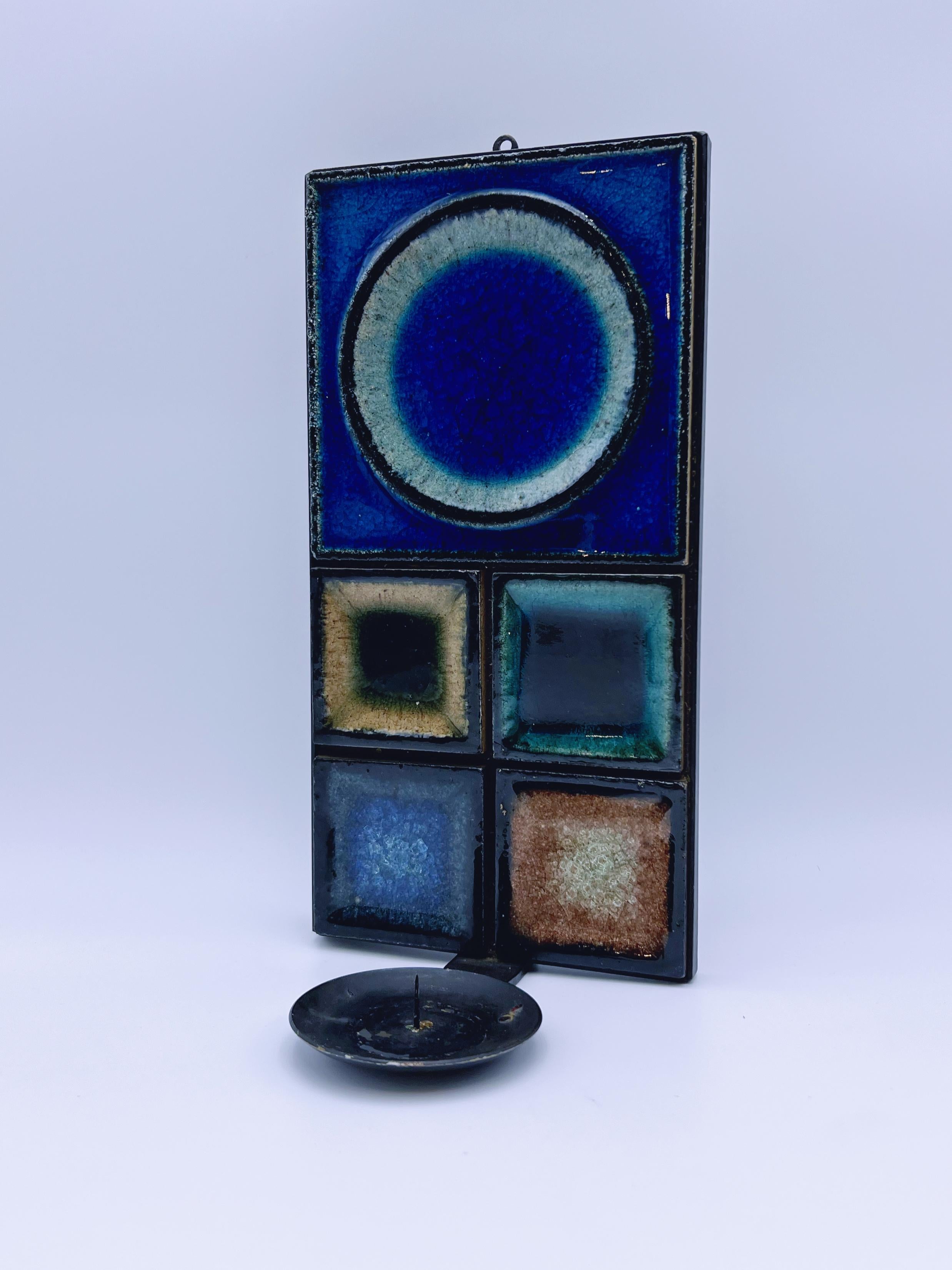 **Mid-Century Norwegian Porcelain Sconce by Konrad Galaaen for Porsgrund, 1960/70s**  

A stunning candle sconce by celebrated Norwegian designer **Konrad Galaaen (1923-2004)** for **Porsgrund Porcelain**. This dual-function piece (holds tapers or