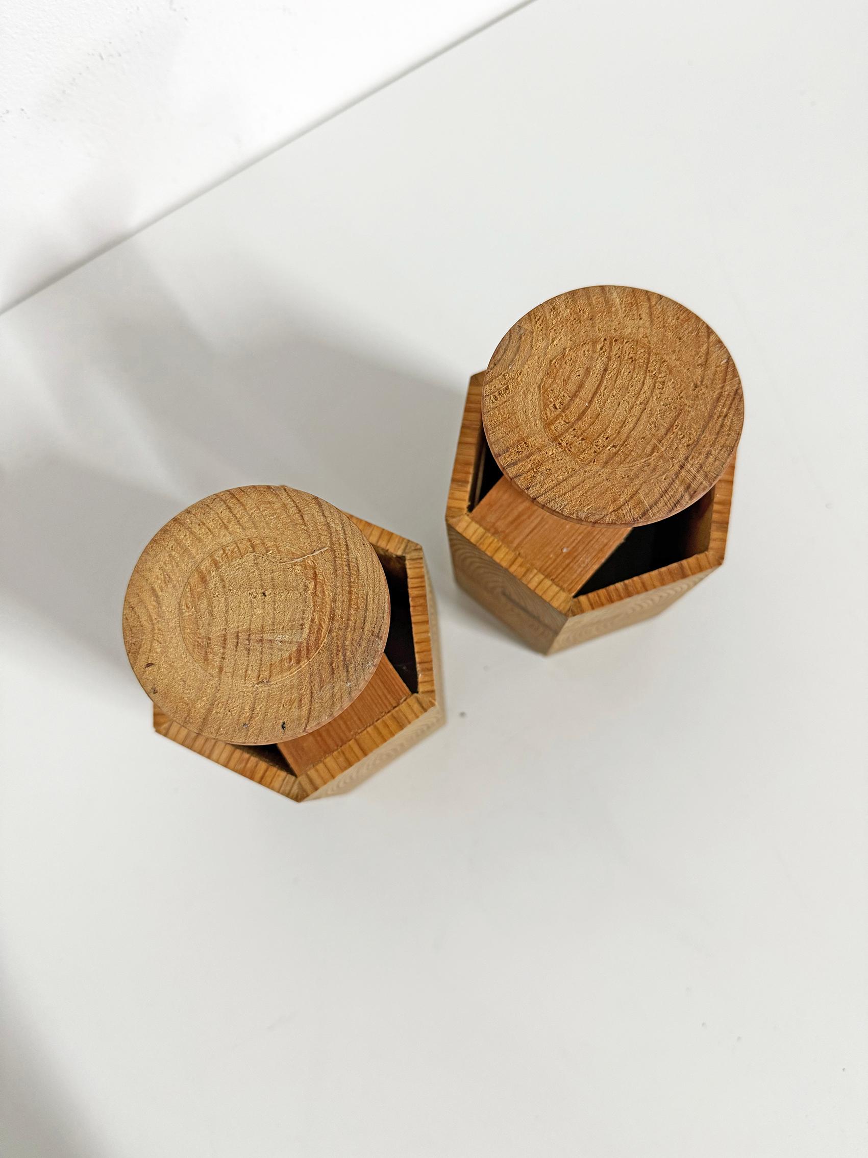 Bollos modernos escandinavos con velas de pino, Suecia siglo XX en venta