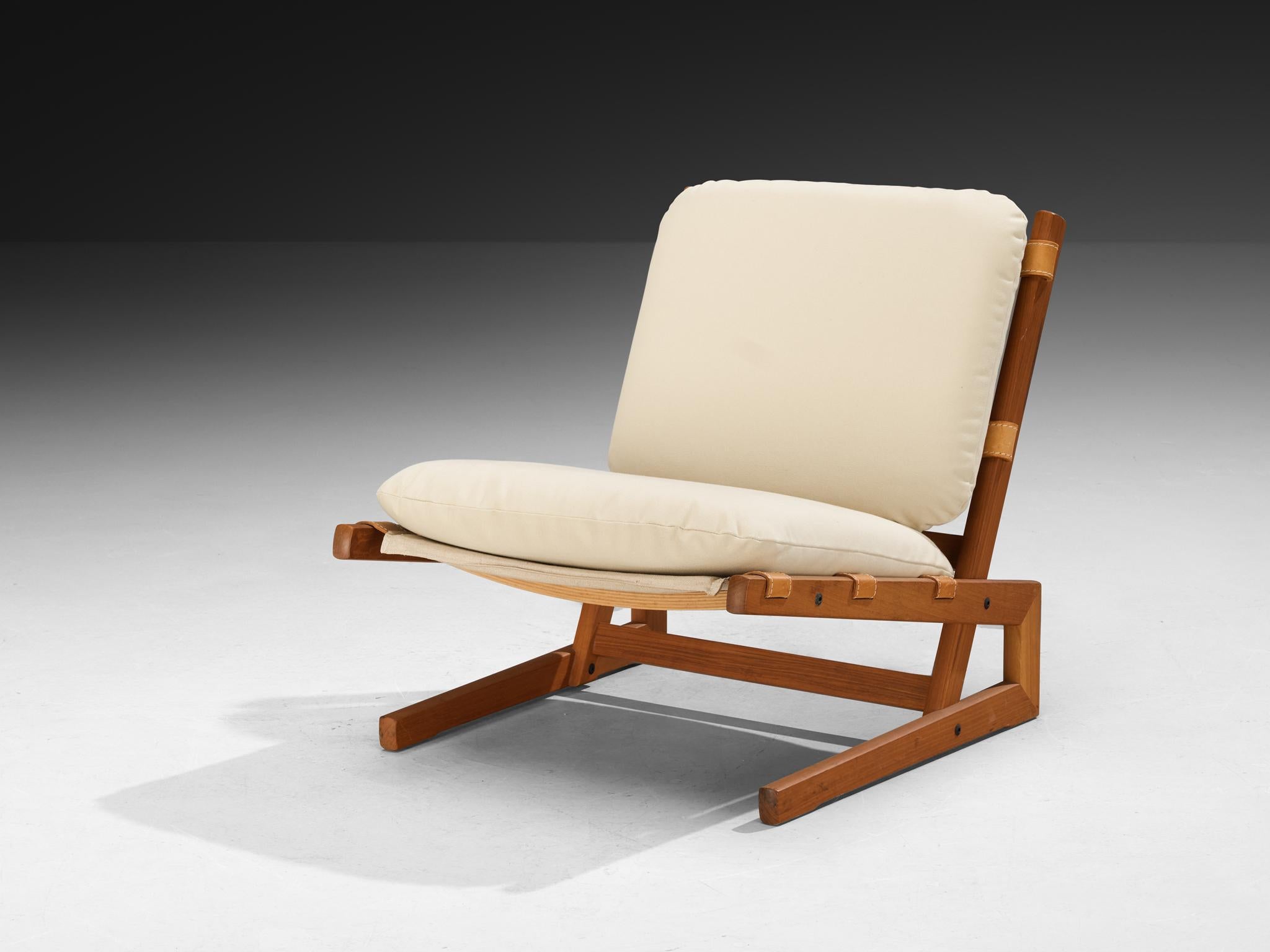 Scandinavo Sedia da salotto a sbalzo The Modern Scandinavian Slipper Lounge Chair in teak e tela beige in vendita