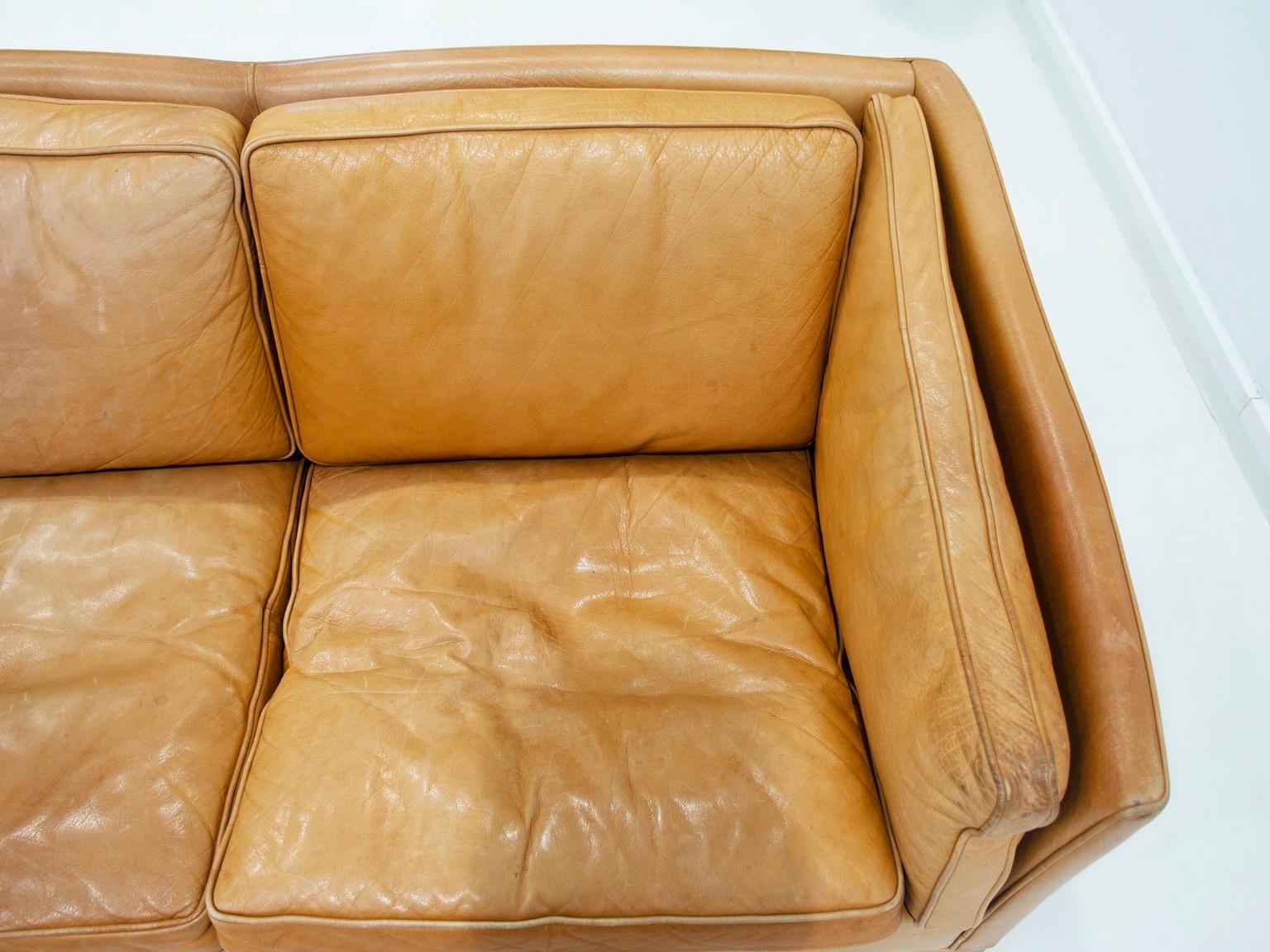 20th Century Scandinavian Modern Caramel Brown Leather Two Seat Sofa For Sale