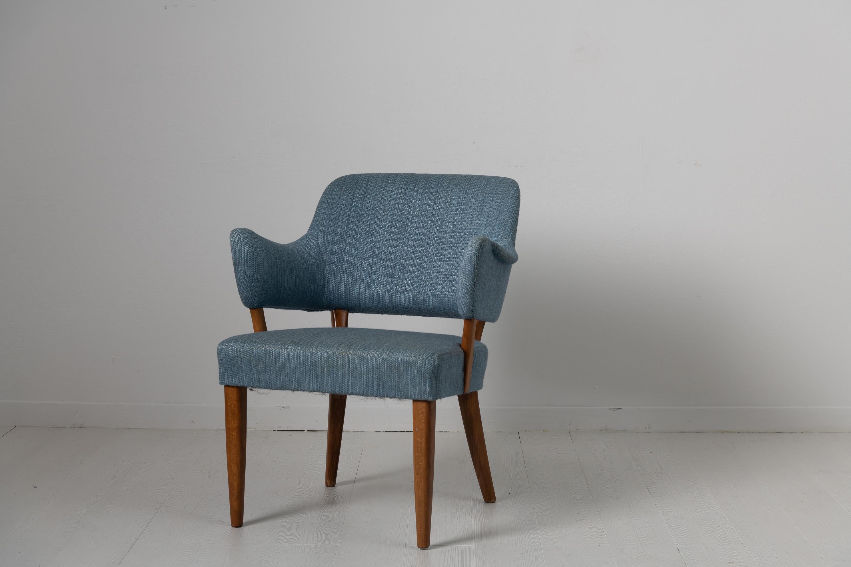 Scandinavian modern ”Lata Greven” chair designed by Carl Malmsten during the mid 20th century, 1953. Produced by O.H Sjögren. The name translates to the ”lazy count” and is a classy but comfortable chair fit for nobility. The frame is solid birch