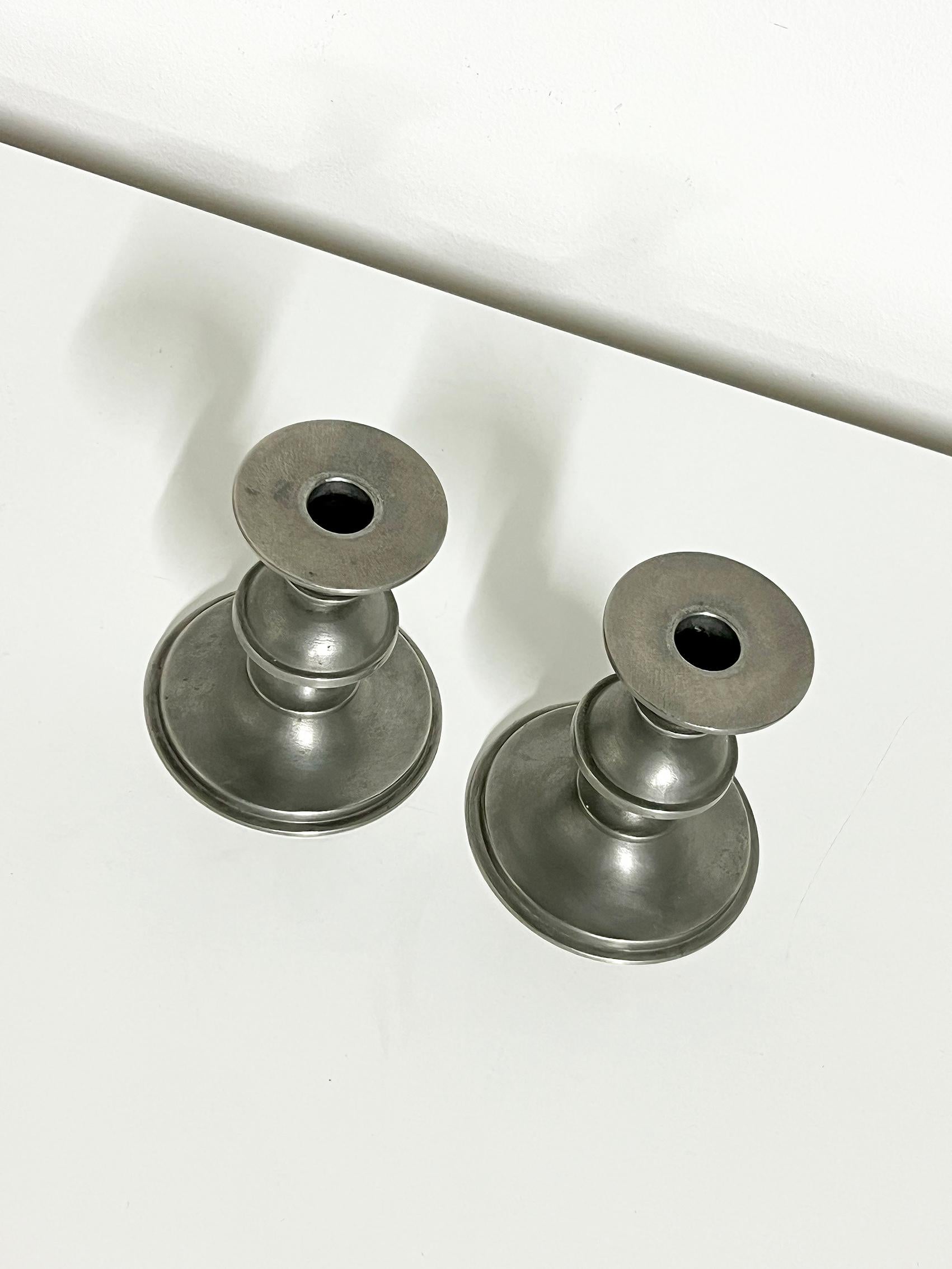Suédois Porte-bougies scandinaves modernes en étain coulé, Edvin Ollers -1975 en vente
