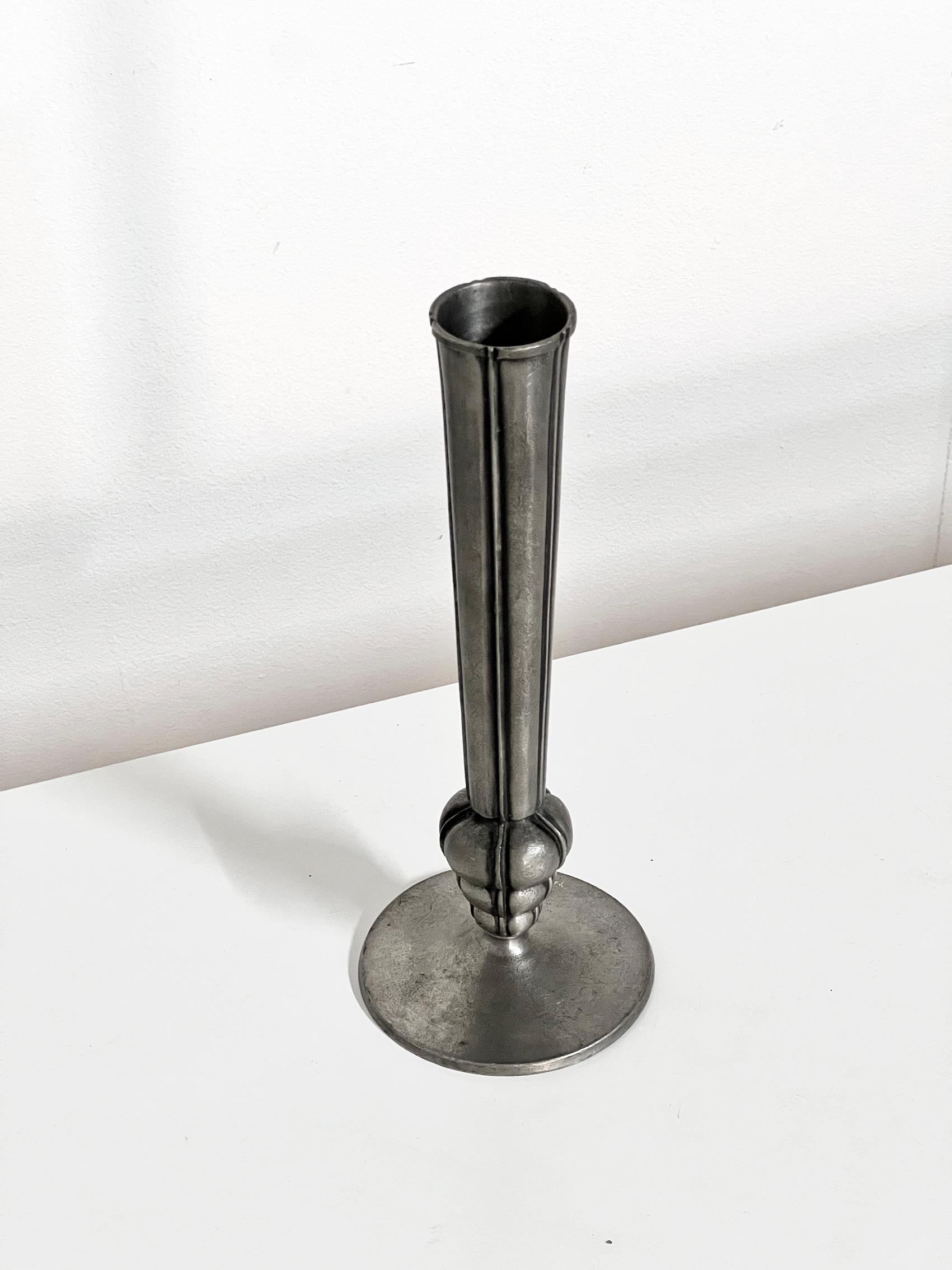 Scandinavo moderno Vaso in peltro fuso The Modern Scandinavian, Edvin Ollers -1944 in vendita