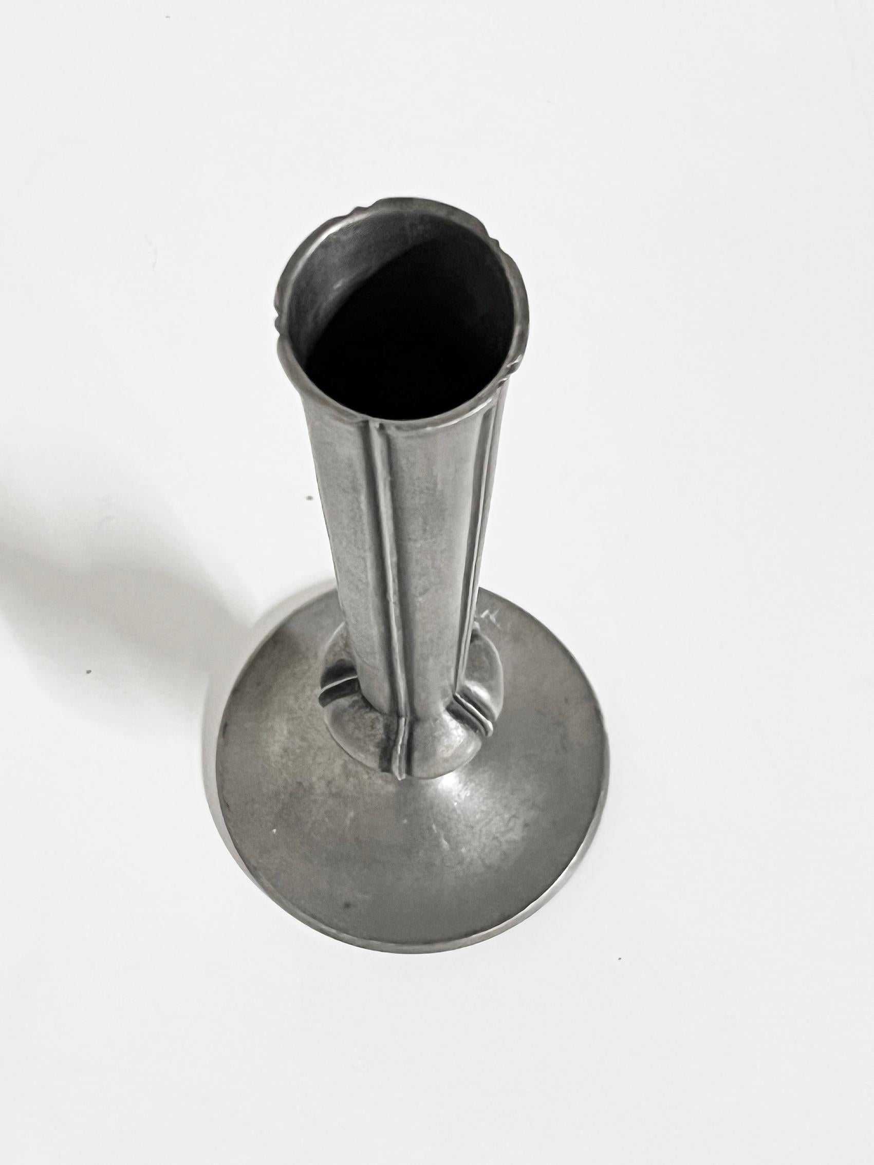 Svedese Vaso in peltro fuso The Modern Scandinavian, Edvin Ollers -1944 in vendita