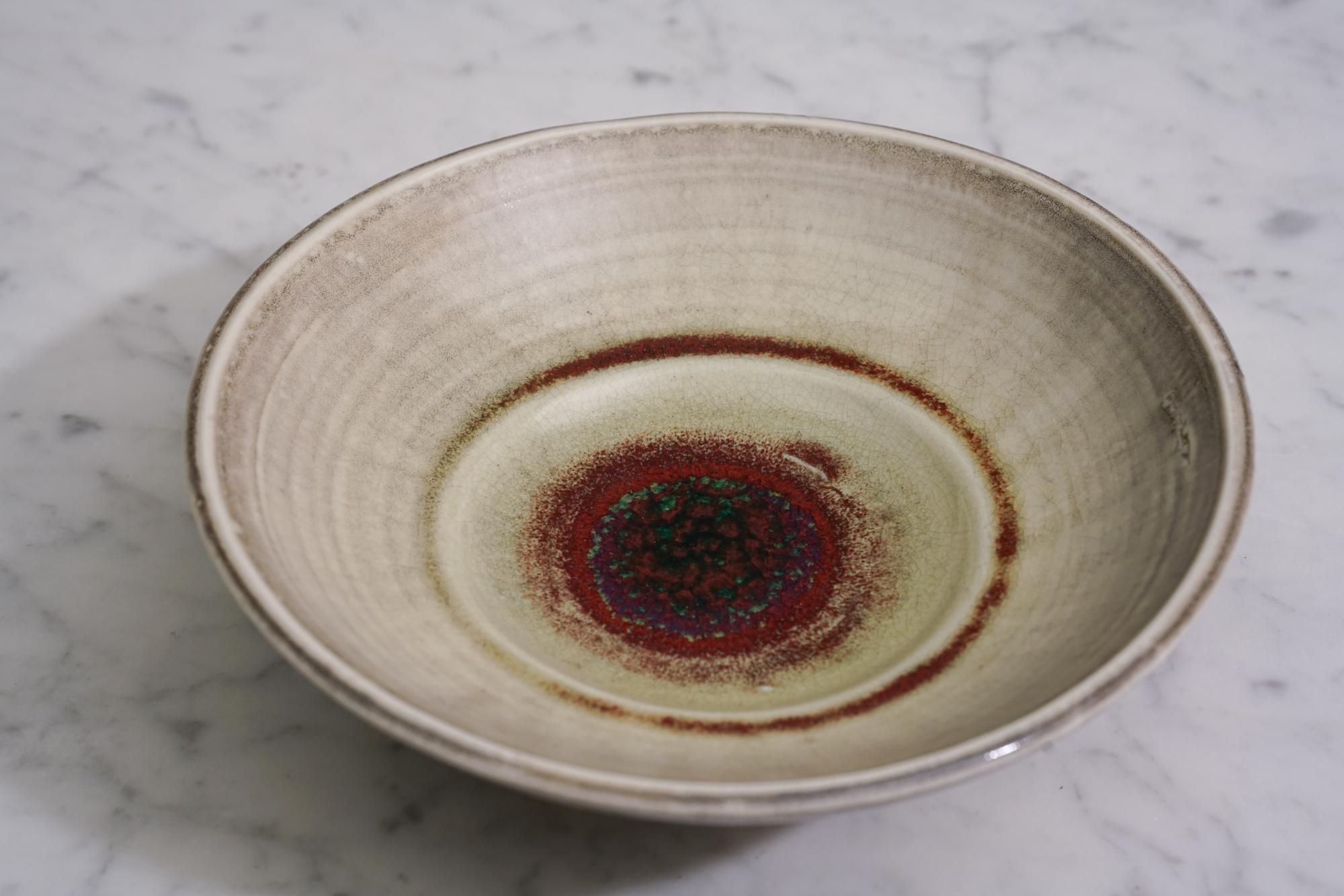 Scandinavian Modern Ceramic Bowl by Aune Siimes for Arabia, 1940s/1950s In Good Condition For Sale In Helsinki, FI