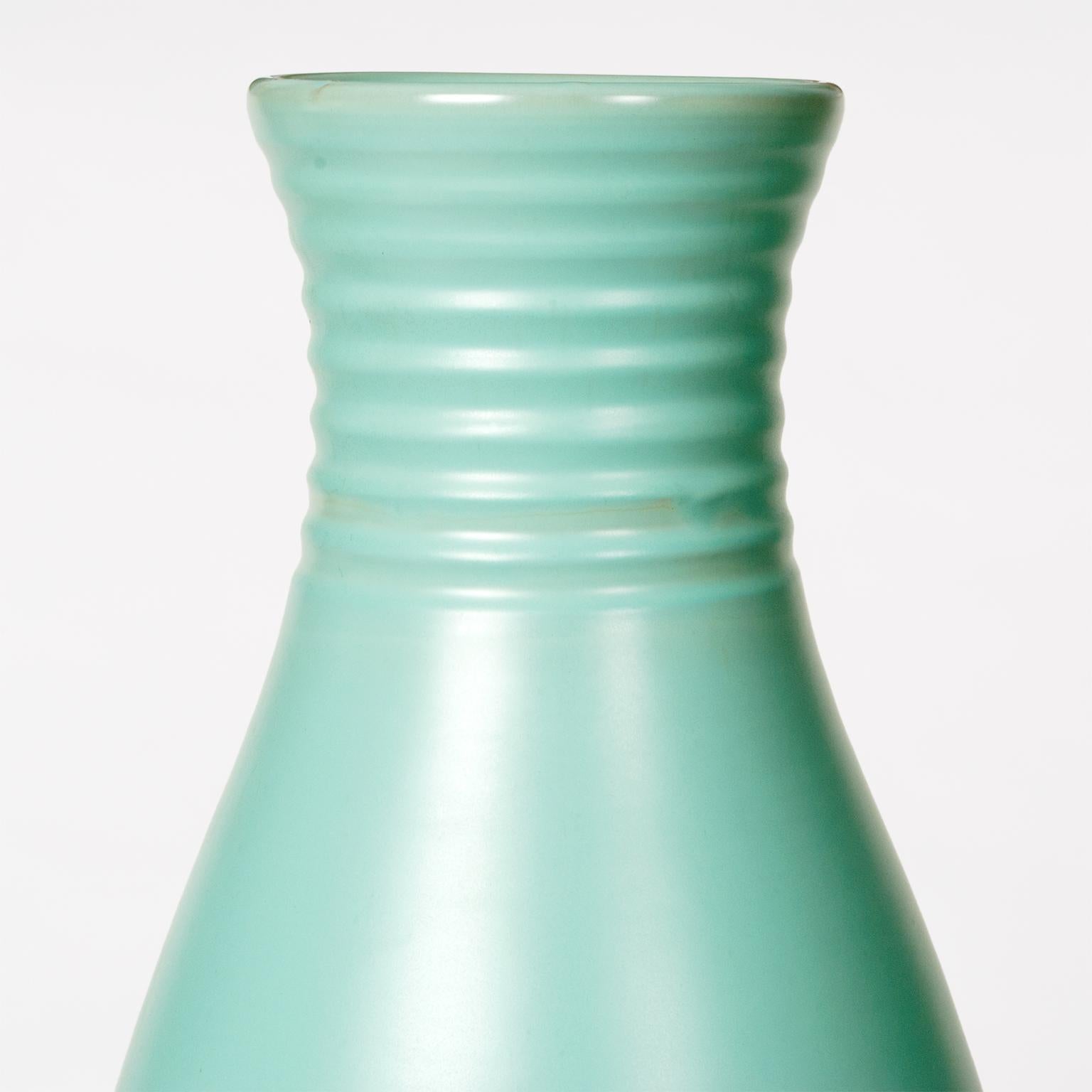 Art déco Grand vase vert en céramique scandinave moderne d'Ewald Dahlskog pour Bo Fajans en vente