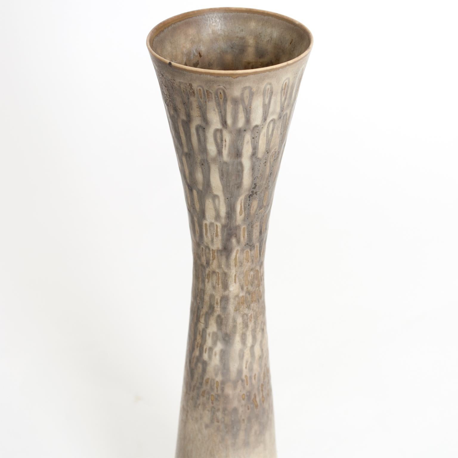 hourglass shape vase