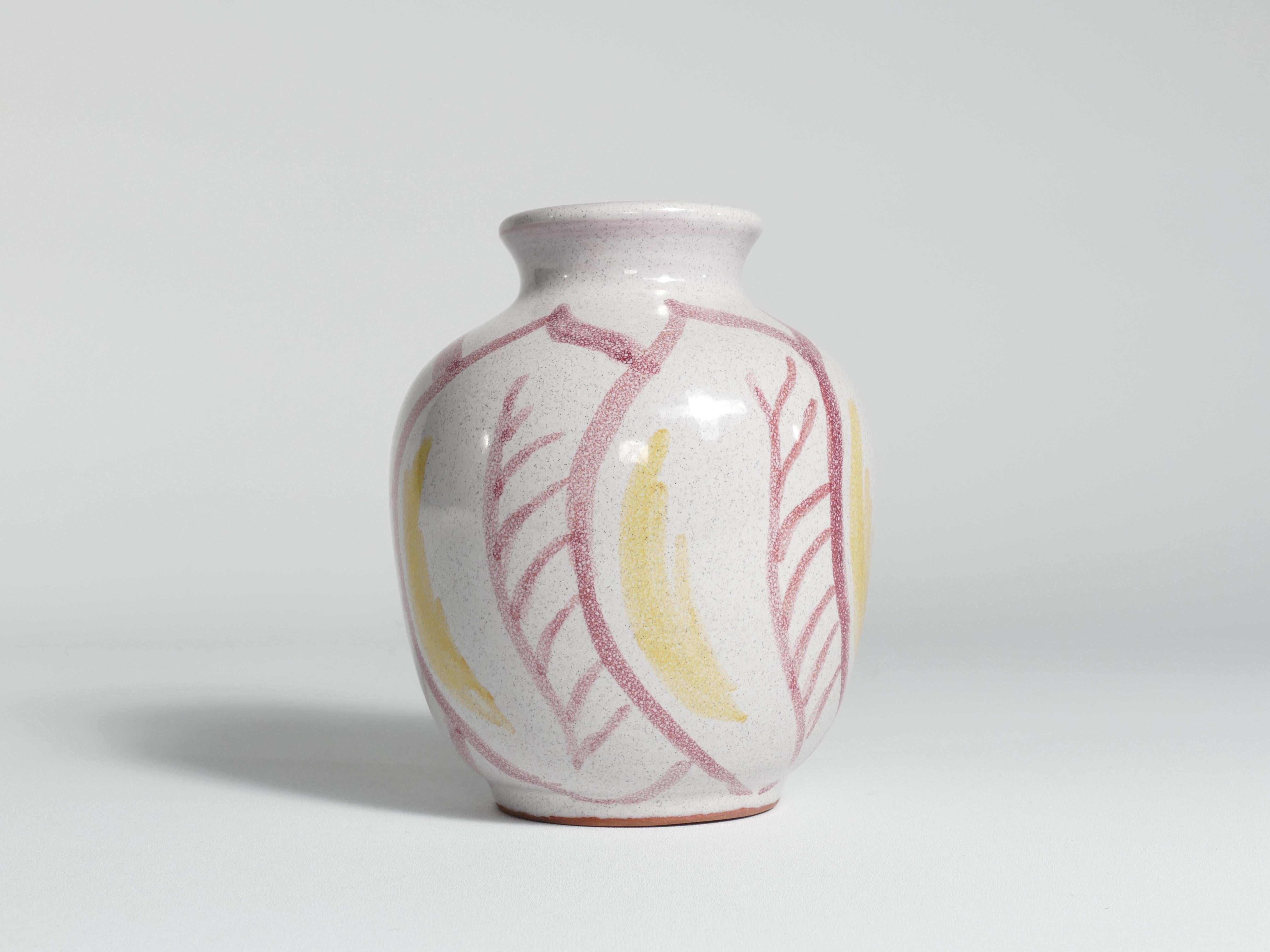 Vase scandinave moderne en céramique avec feuilles rouges et jaunes, Alingsås Keramik 1947 en vente 6