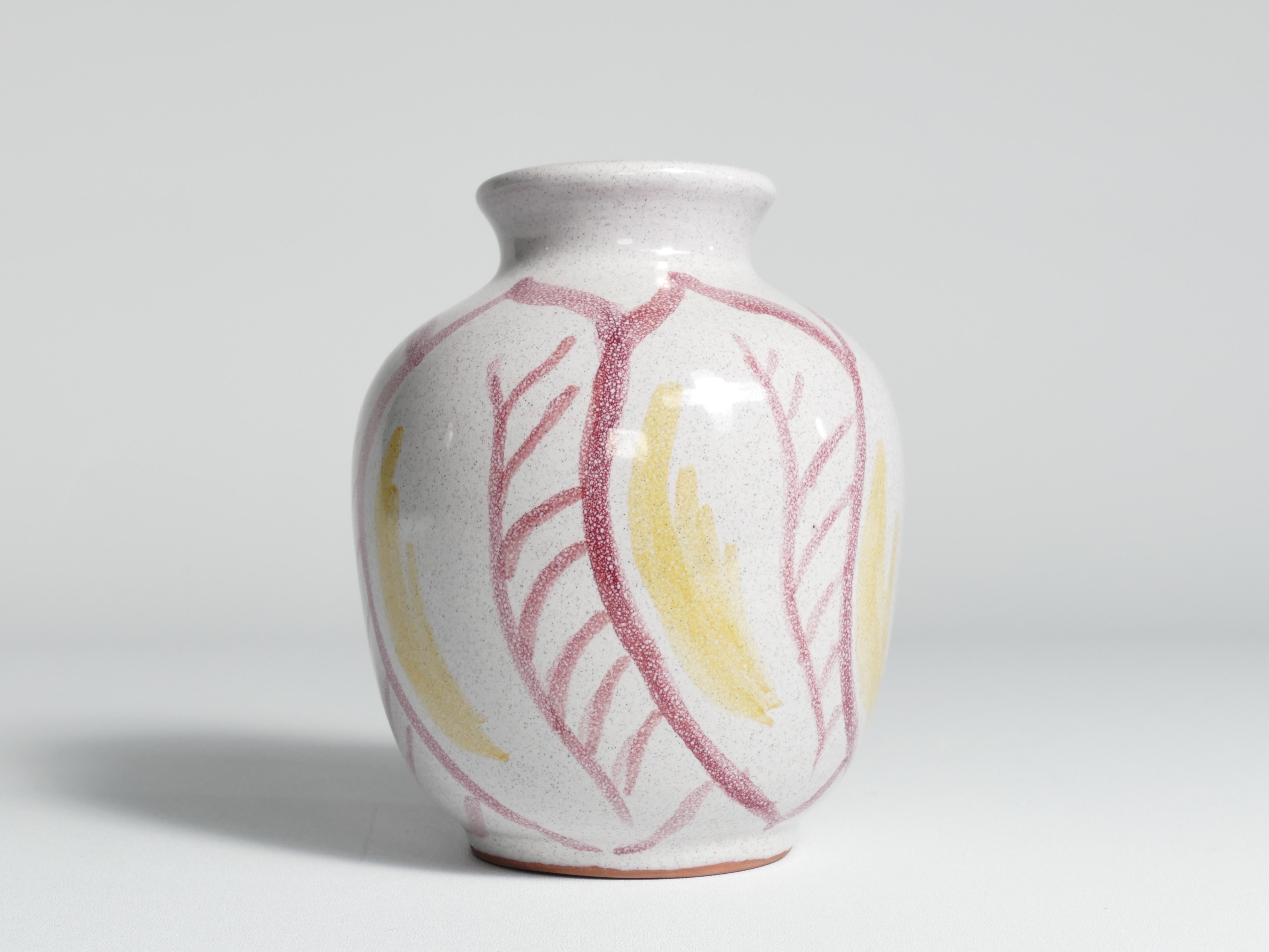 Vase scandinave moderne en céramique avec feuilles rouges et jaunes, Alingsås Keramik 1947 en vente 16