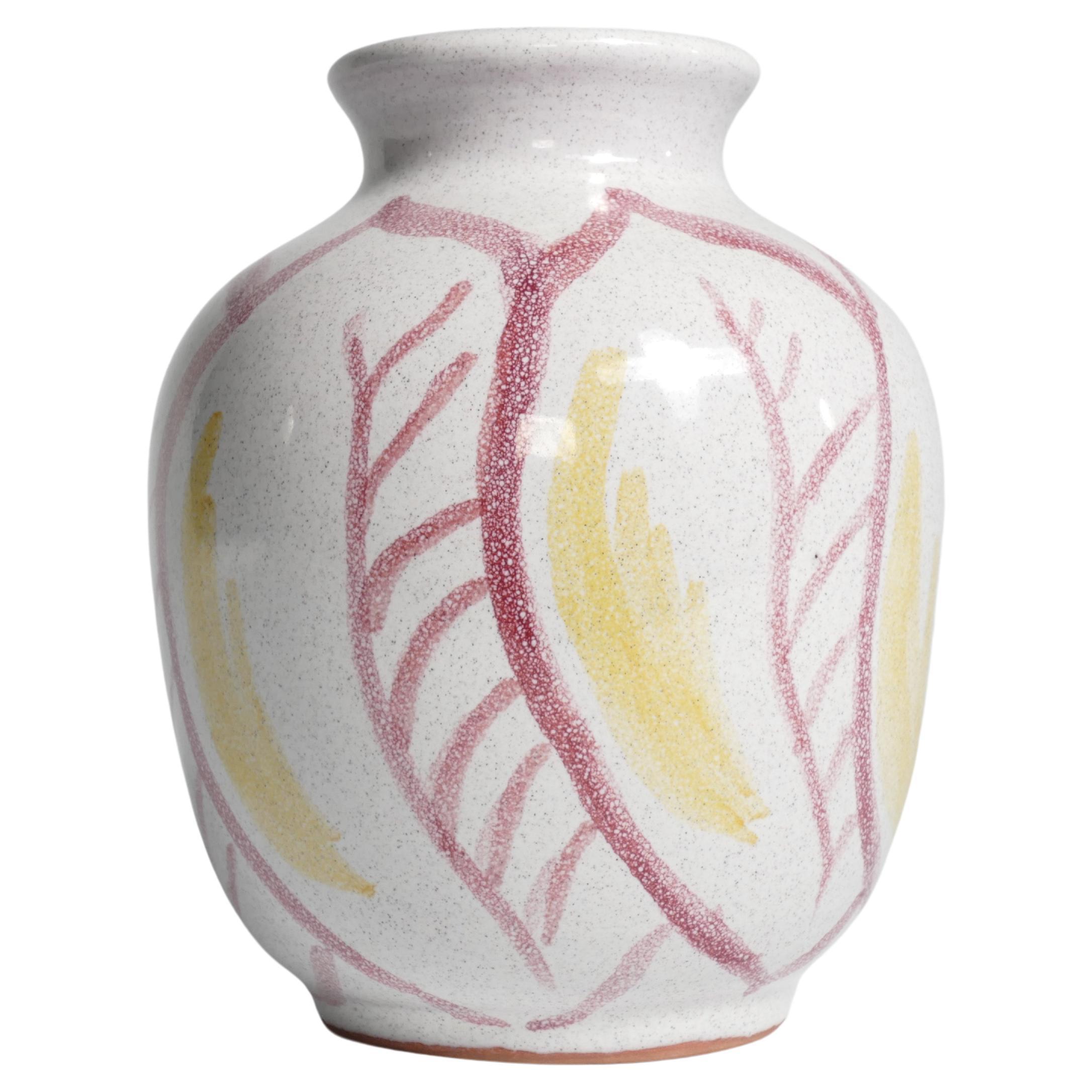 Vase scandinave moderne en céramique avec feuilles rouges et jaunes, Alingsås Keramik 1947 en vente