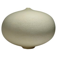 Vaso contemporaneo in ceramica di gres bianco di Rachel Peters, In magazzino.