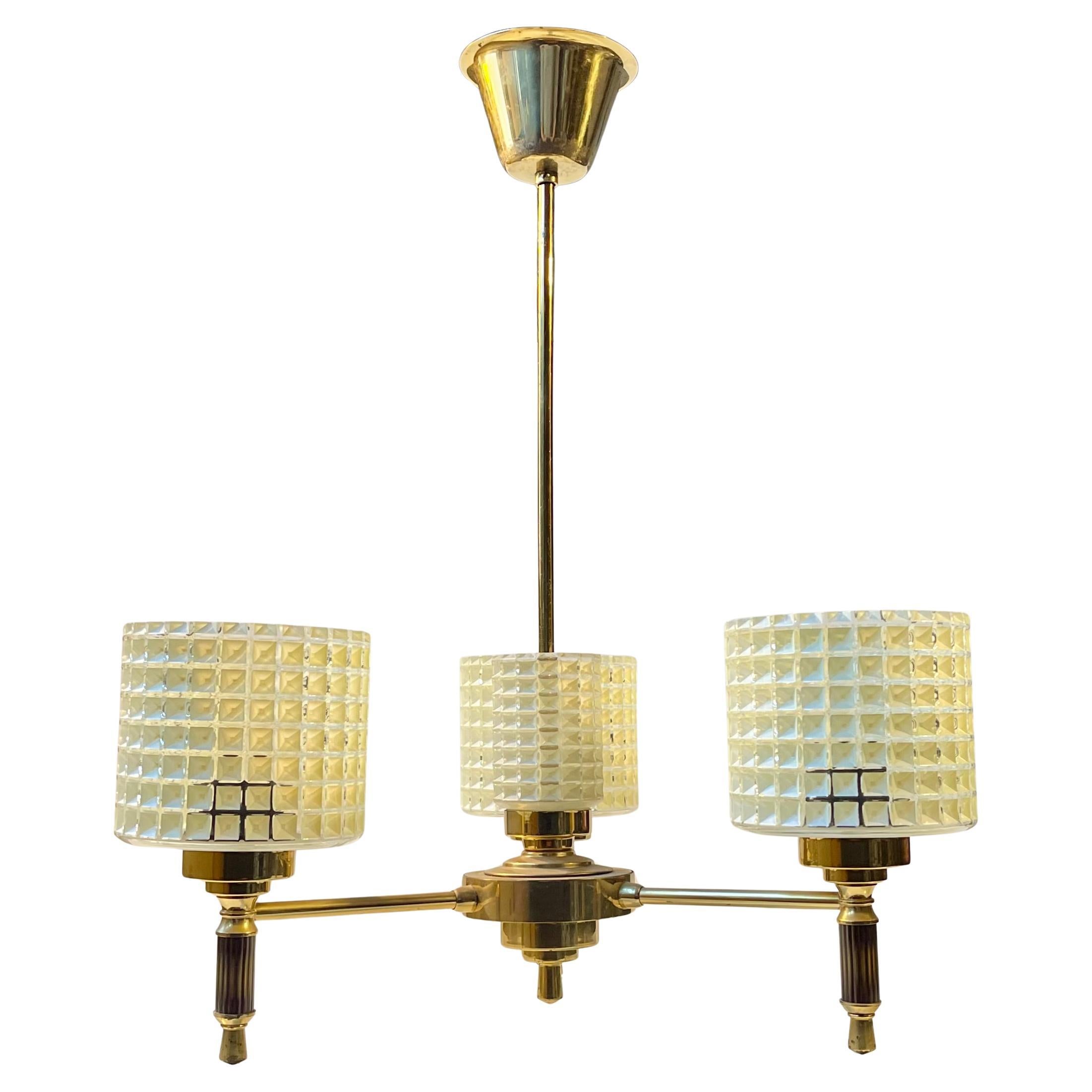 Lampadario moderno scandinavo in ottone e vetro Waffle, anni '60 in vendita