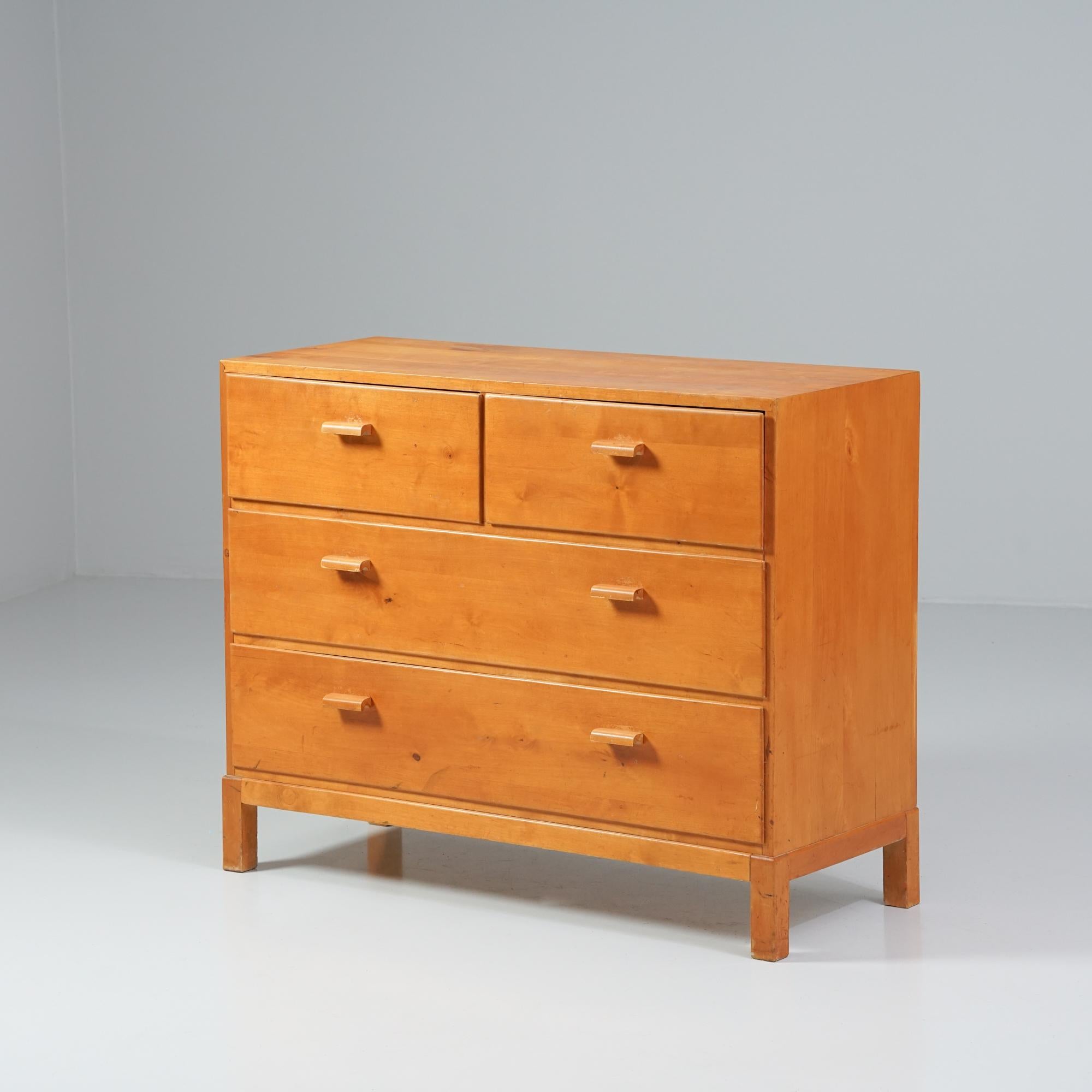 Finlandais The Modern Scandinavian Chest of Drawers, Finlande, 1940/1950s en vente