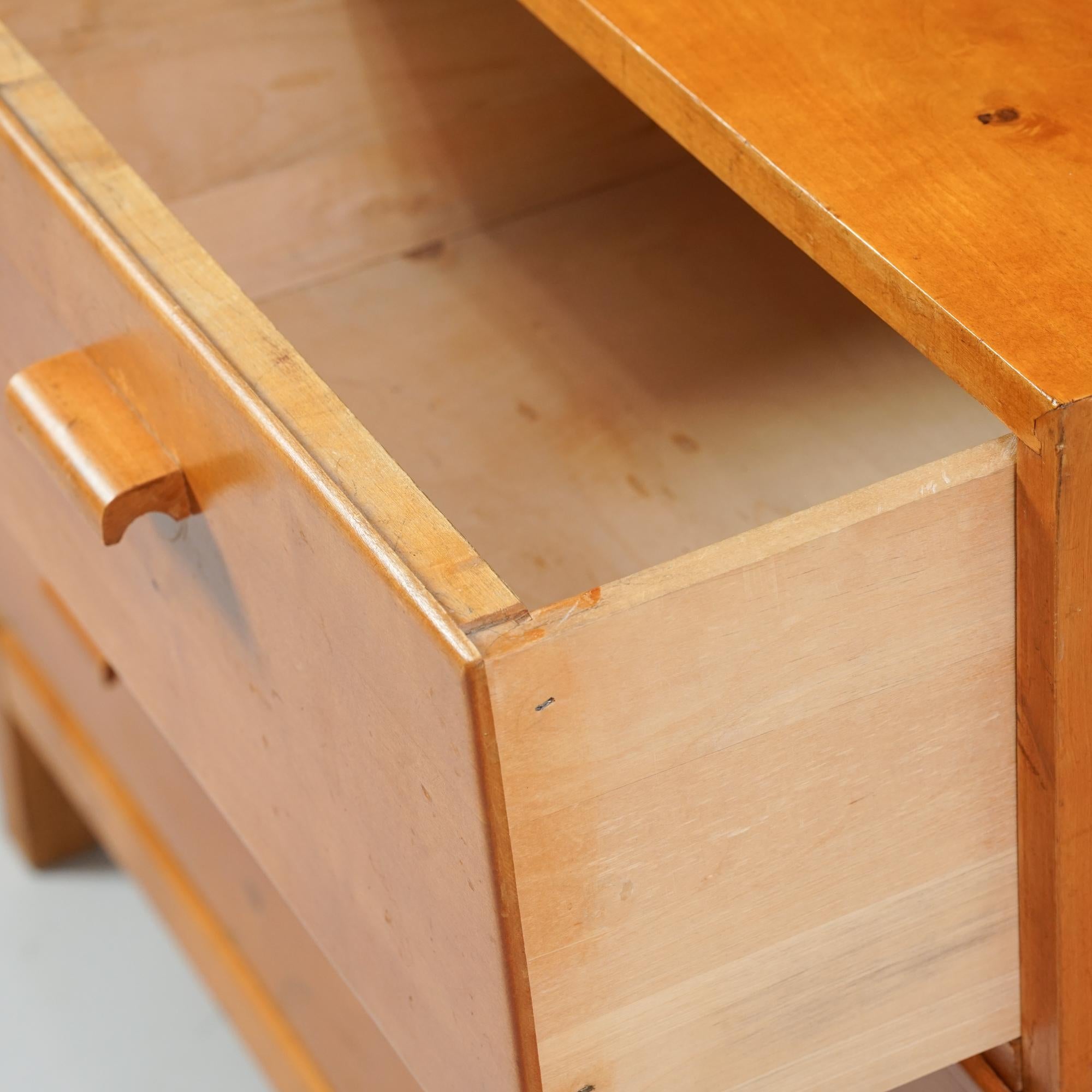 Milieu du XXe siècle The Modern Scandinavian Chest of Drawers, Finlande, 1940/1950s en vente
