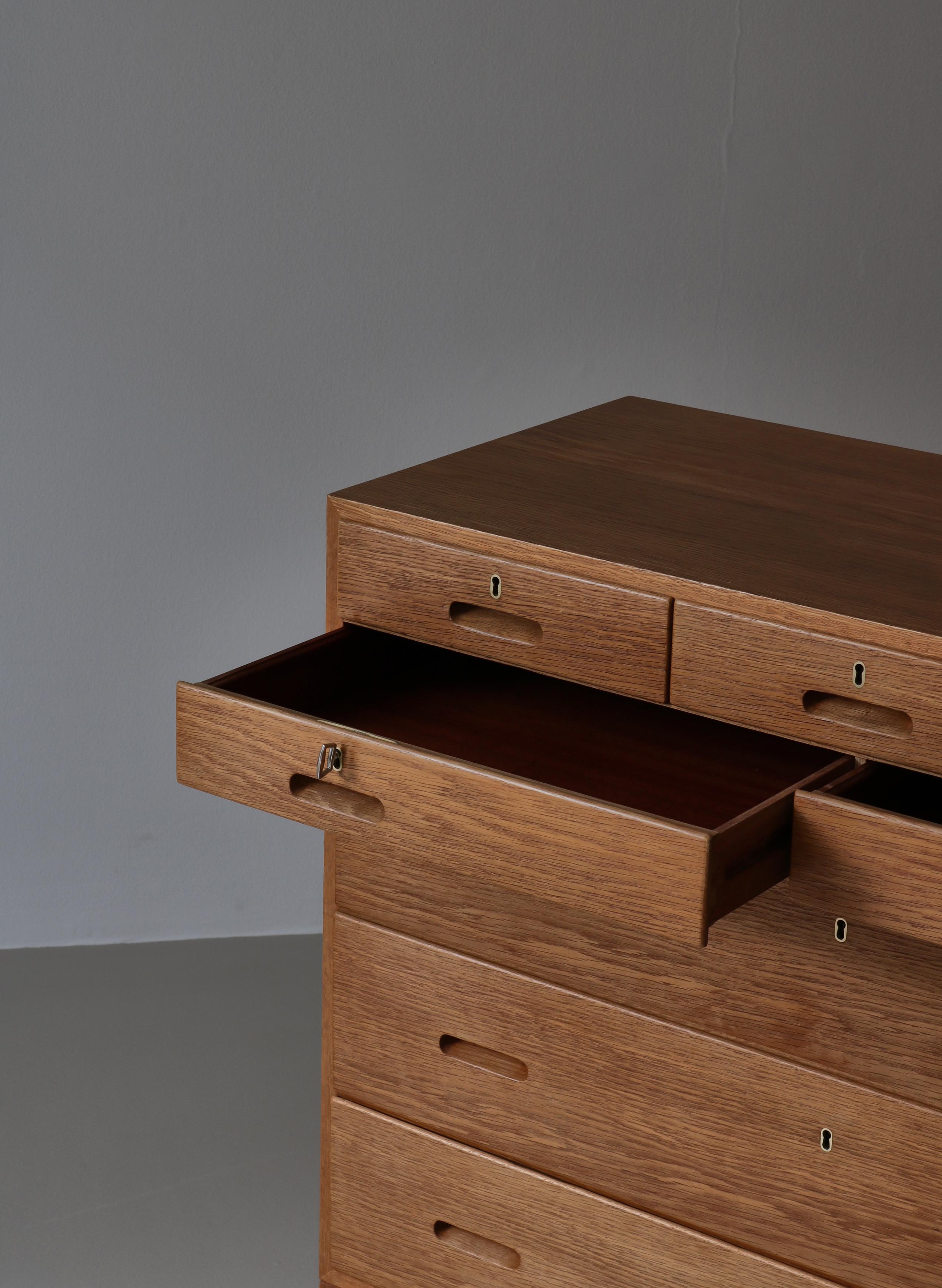 Scandinavian Modern Chest of Drawers in Oak by Kaj Winding, Denmark, 1960s For Sale 7