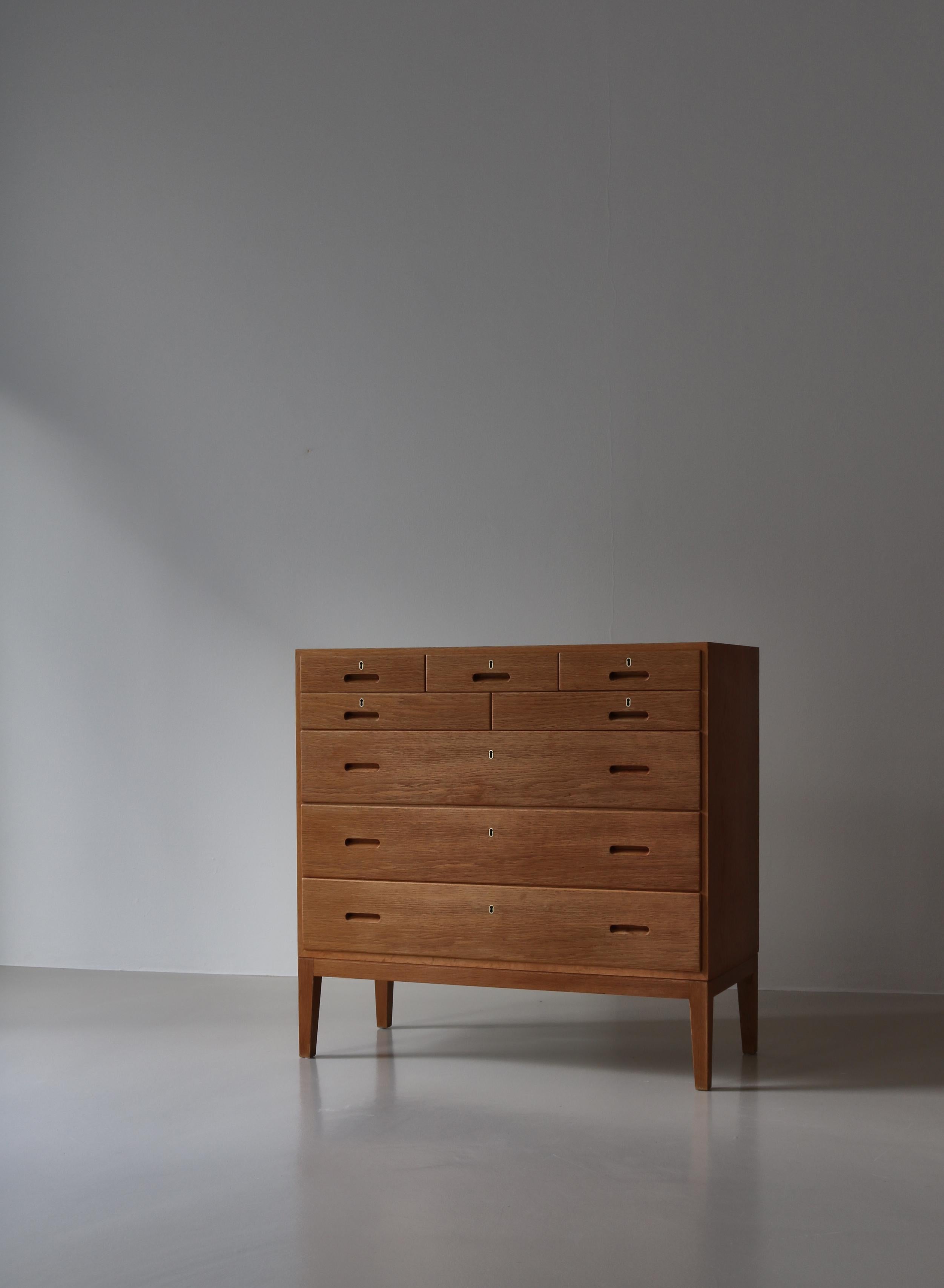 Scandinavian Modern Chest of Drawers in Oak by Kaj Winding, Denmark, 1960s For Sale 1