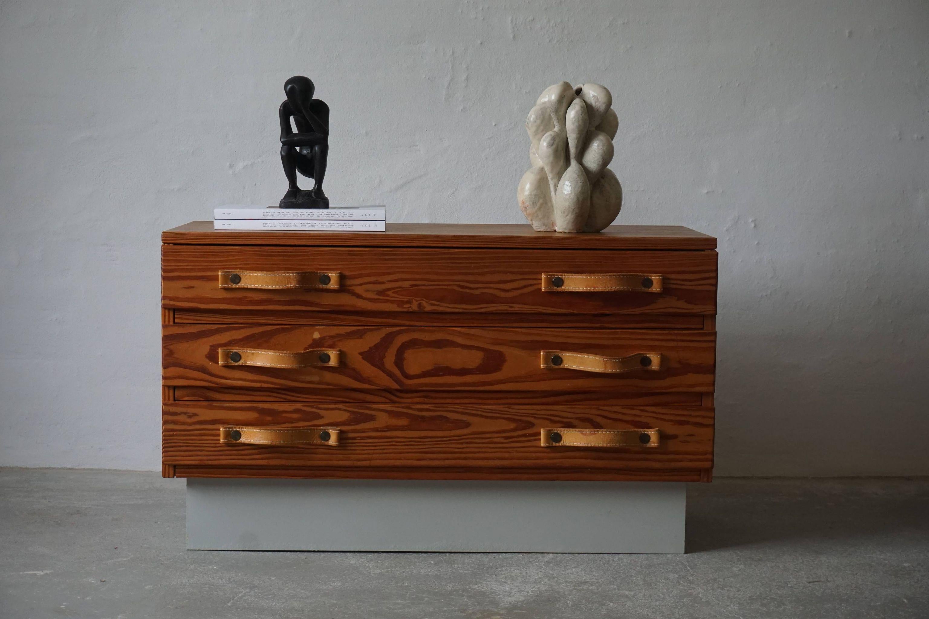 Scandinavian Modern Chest of Drawers in Oregon Pine and Patinated Leather, 1970s 5